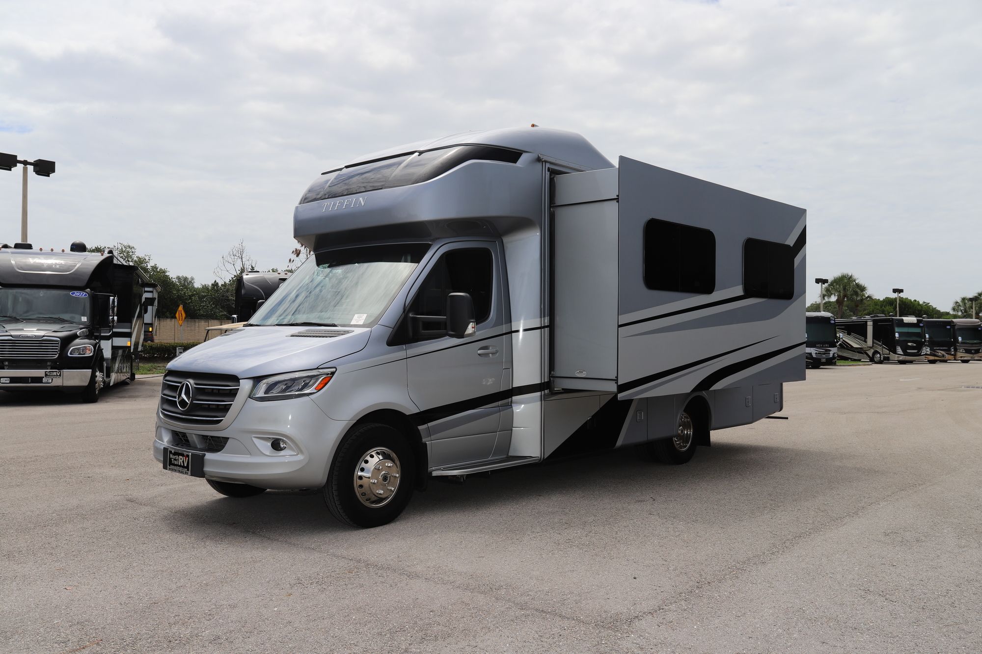 Used 2020 Tiffin Motor Homes Wayfarer 25RW Class C  For Sale