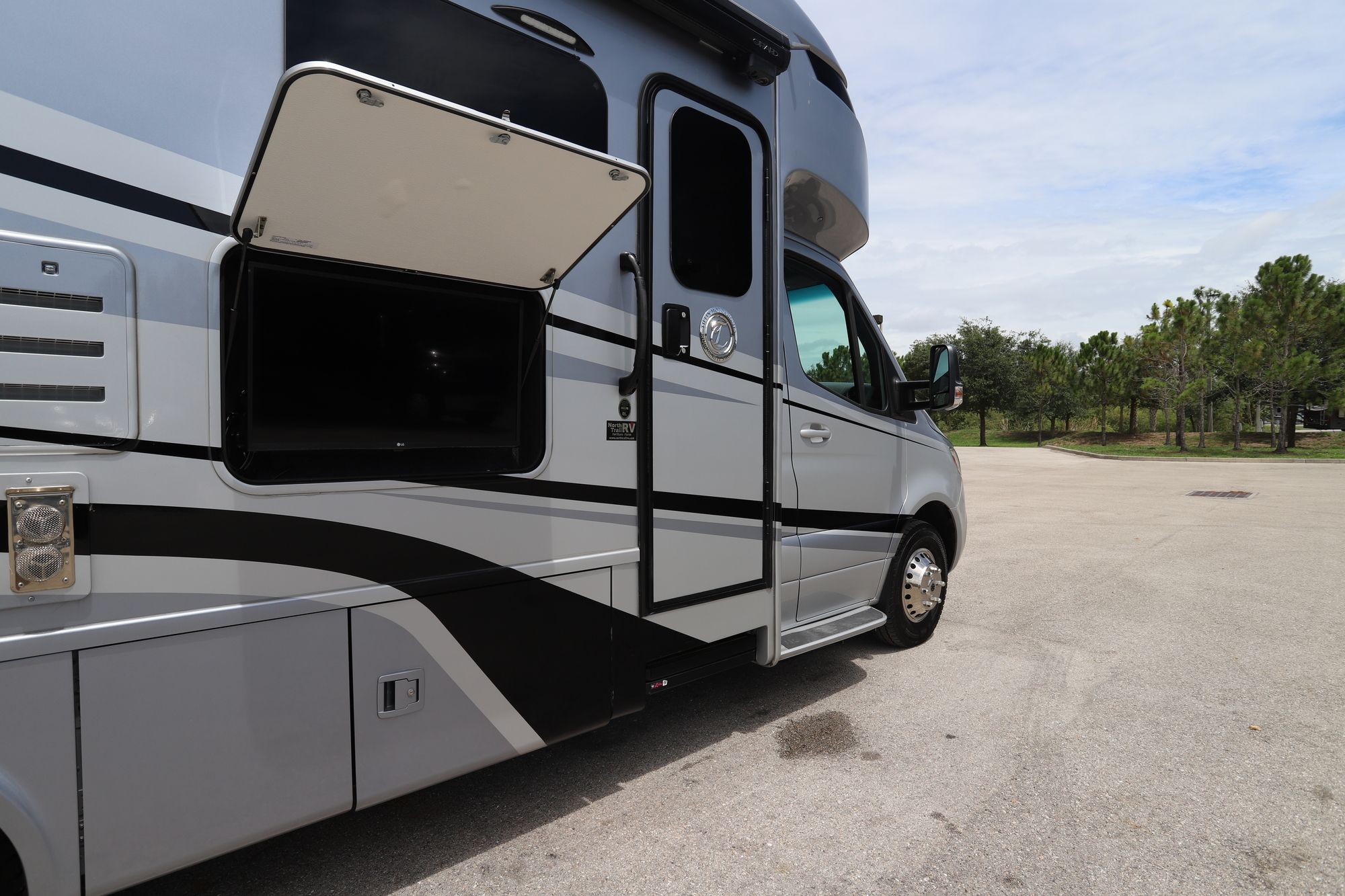 Used 2020 Tiffin Motor Homes Wayfarer 25RW Class C  For Sale