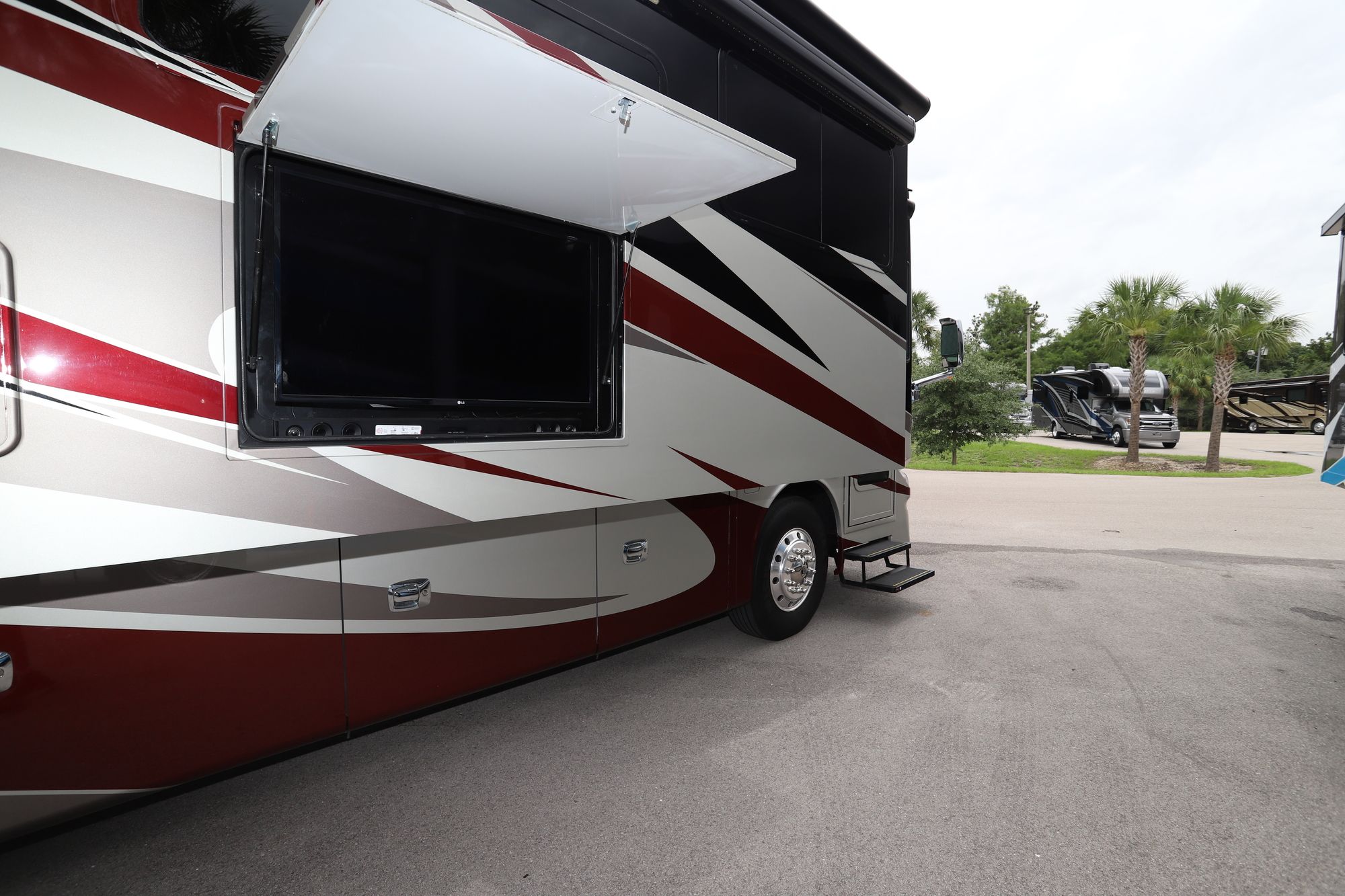 Used 2017 Tiffin Motor Homes Phaeton 40IH Class A  For Sale