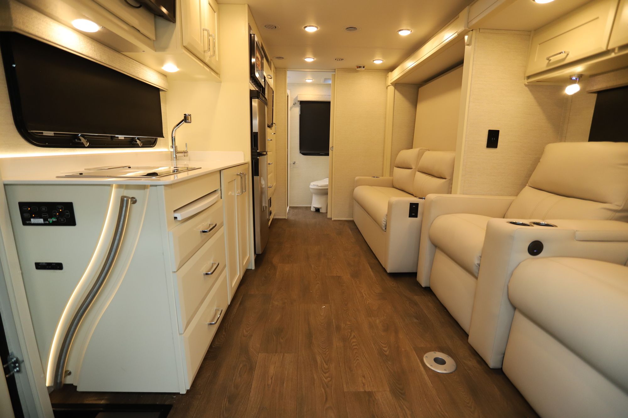 New 2021 Tiffin Motor Homes Wayfarer 25 RW Class C  For Sale