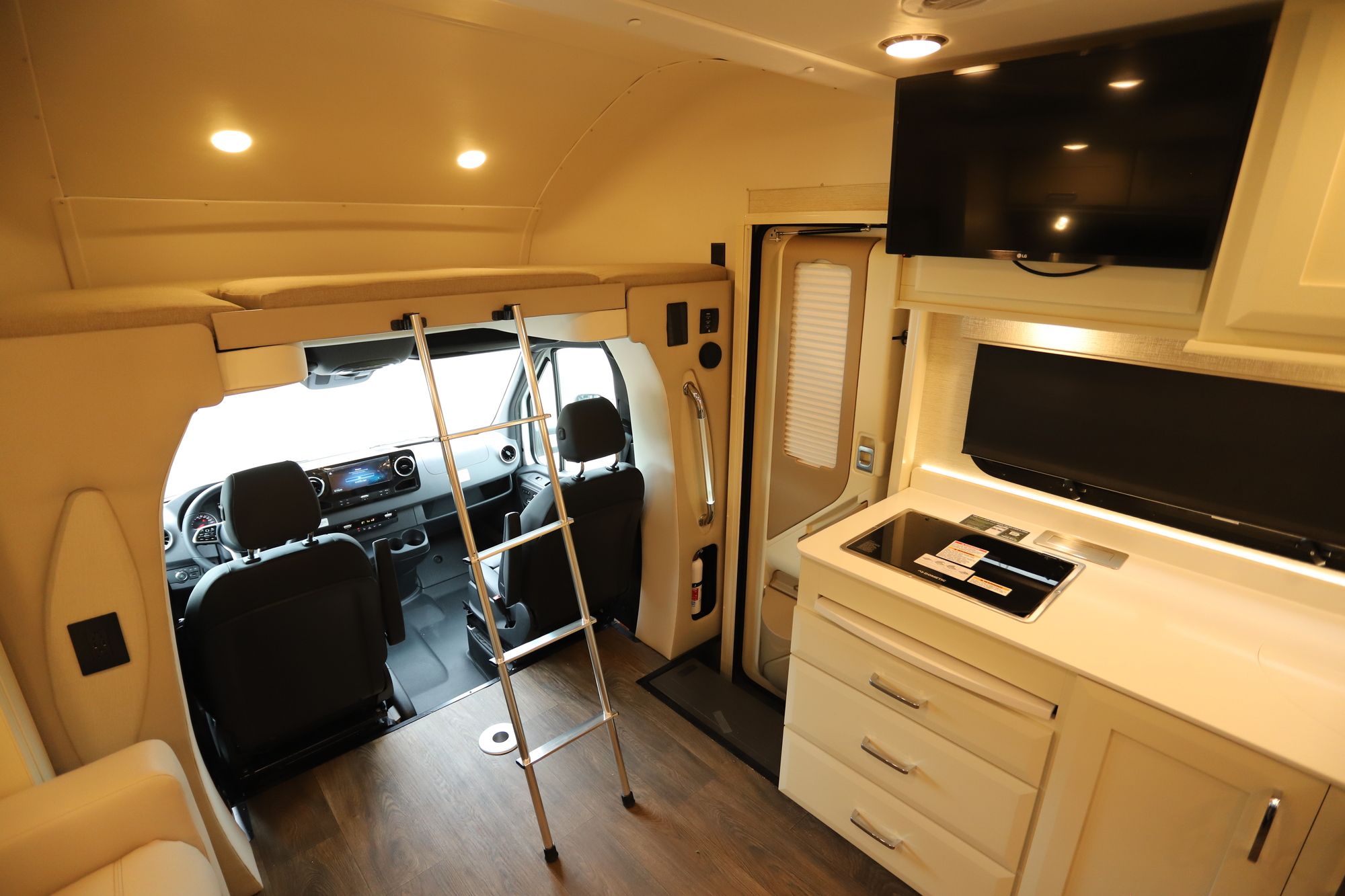 New 2021 Tiffin Motor Homes Wayfarer 25 RW Class C  For Sale