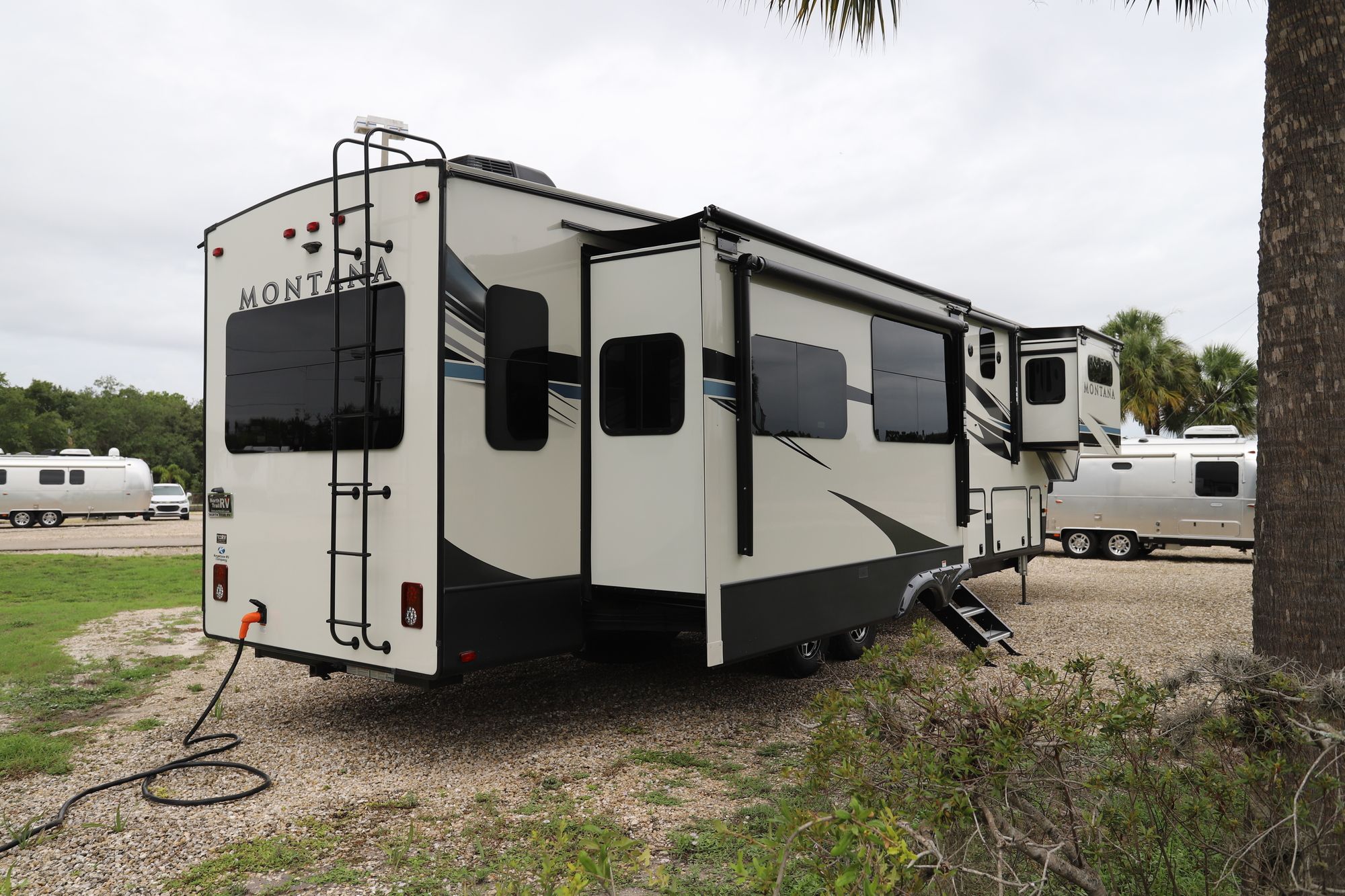 Used 2021 Keystone Montana 3781RL Fifth Wheel  For Sale