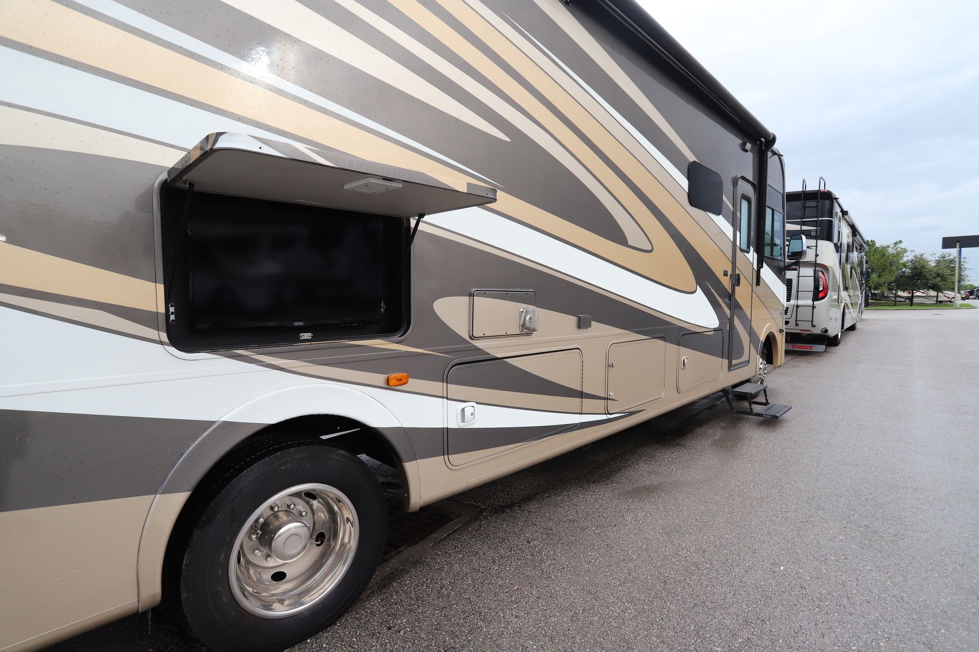 Used 2016 Coachmen Mirada 35KB Class A  For Sale