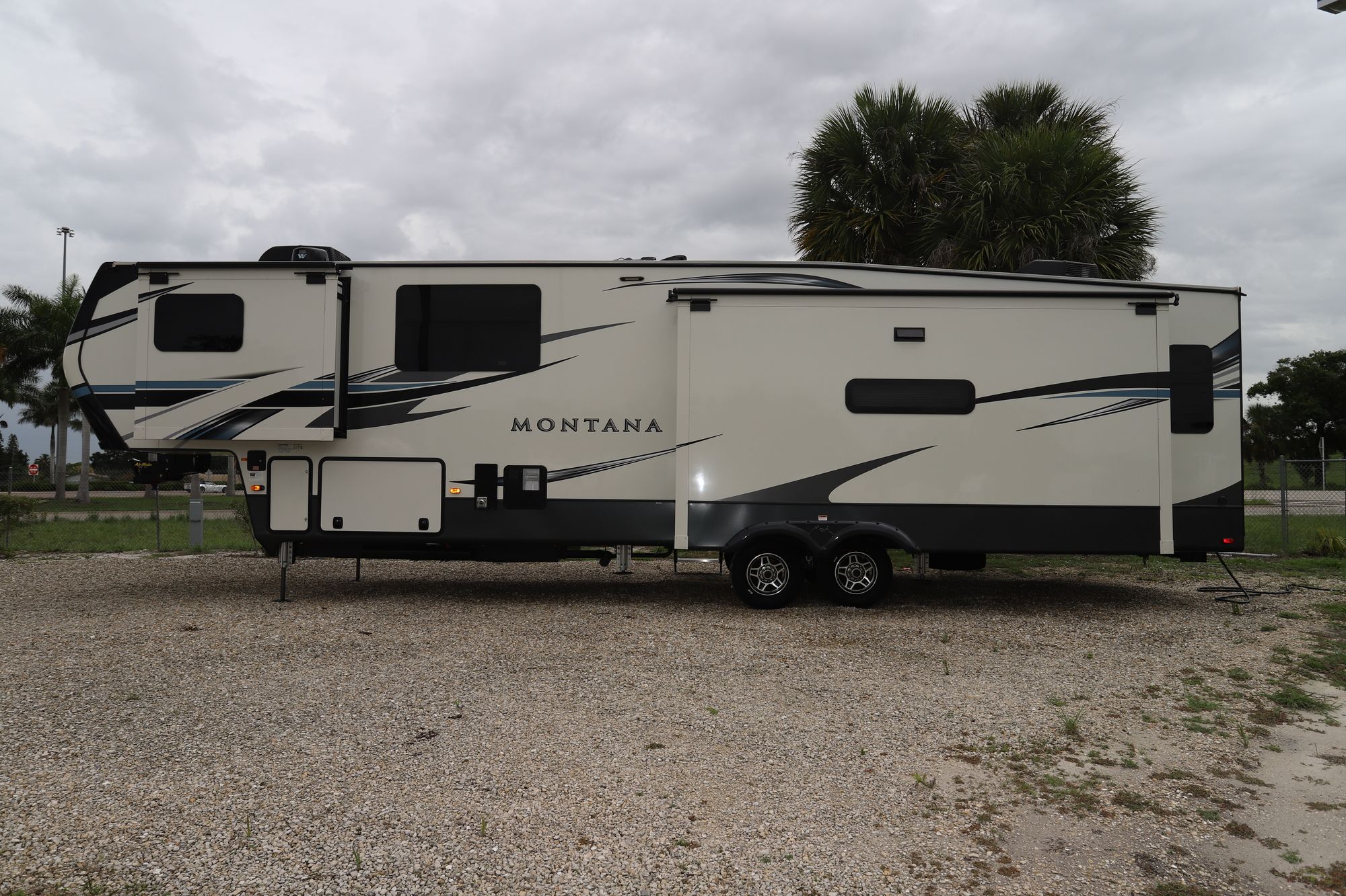 Used 2021 Keystone Montana 3781RL Fifth Wheel  For Sale