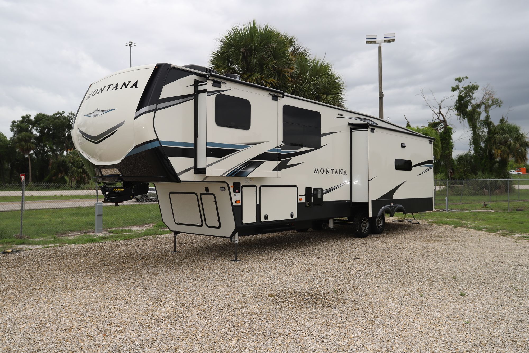 Used 2021 Keystone Montana 3781RL Fifth Wheel  For Sale