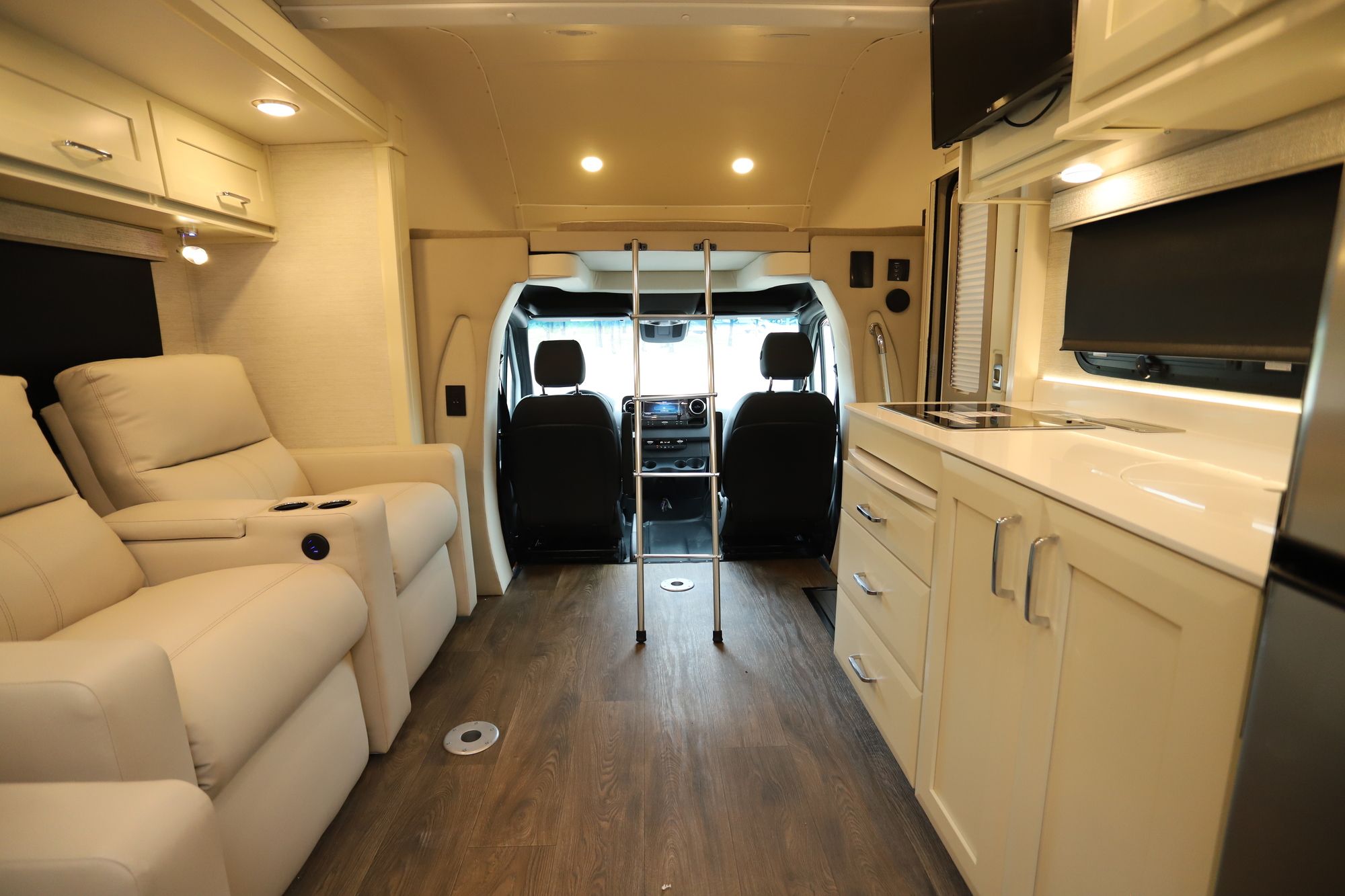 New 2021 Tiffin Motor Homes Wayfarer 25 RW Class C  For Sale