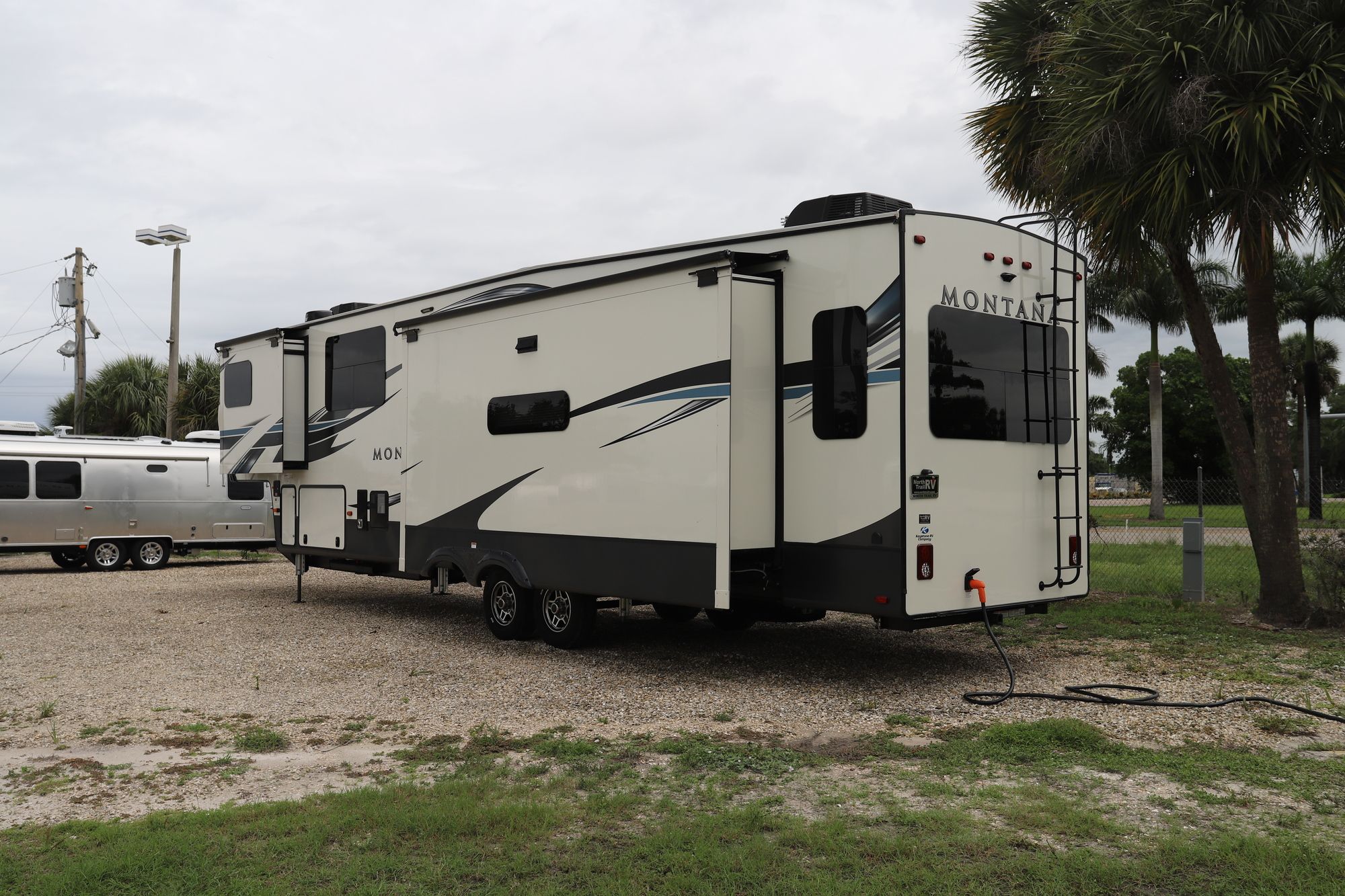 Used 2021 Keystone Montana 3781RL Fifth Wheel  For Sale