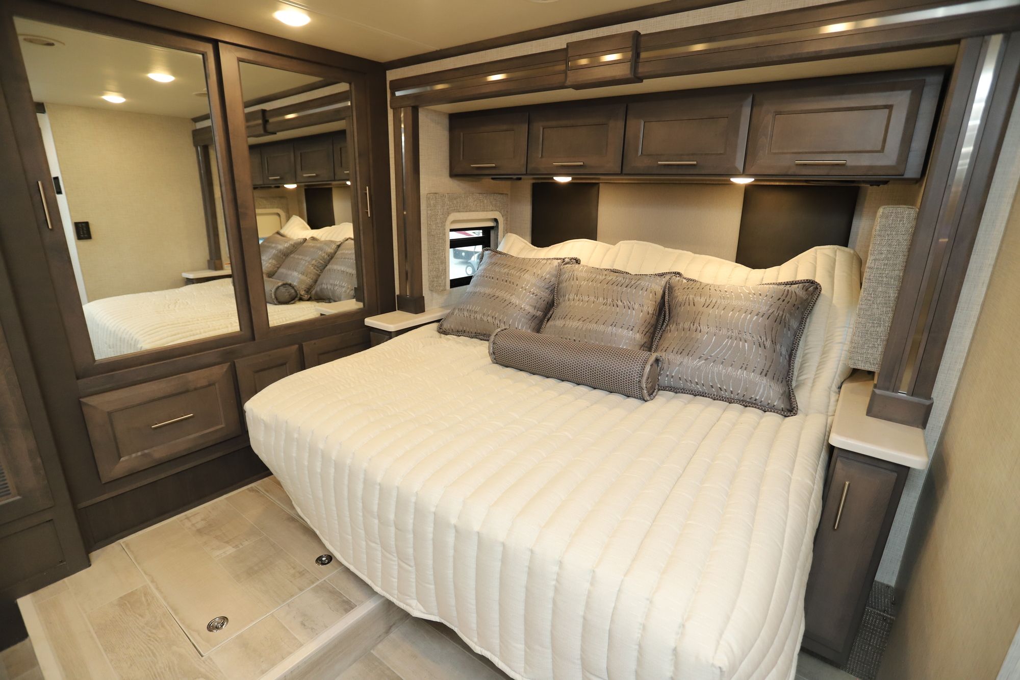 New 2022 Thor Aria 3701 Class A  For Sale