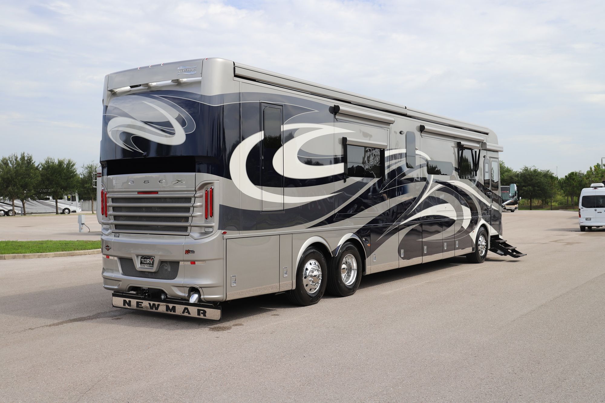 Used 2019 Newmar Essex 4551 Class A  For Sale