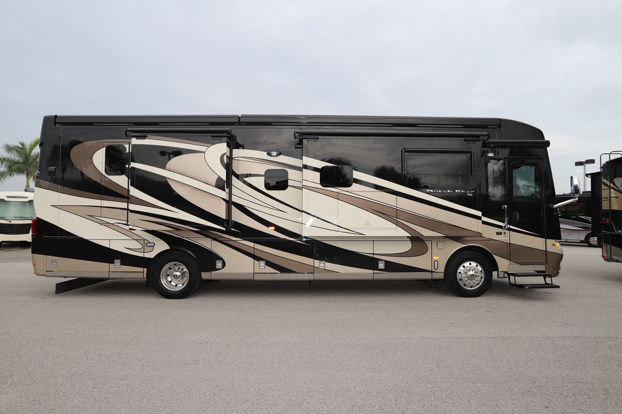 Used 2017 Newmar Dutch Star 3736 Class A  For Sale