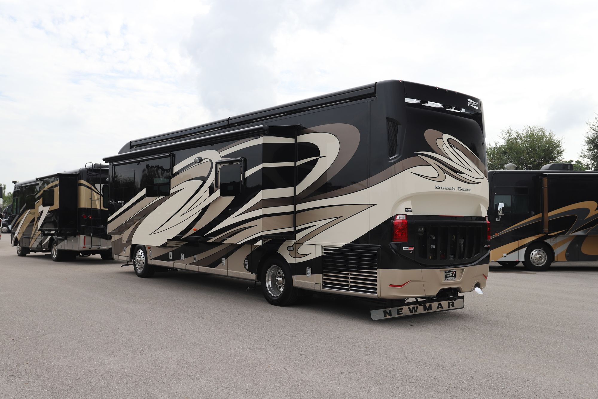 Used 2017 Newmar Dutch Star 3736 Class A  For Sale