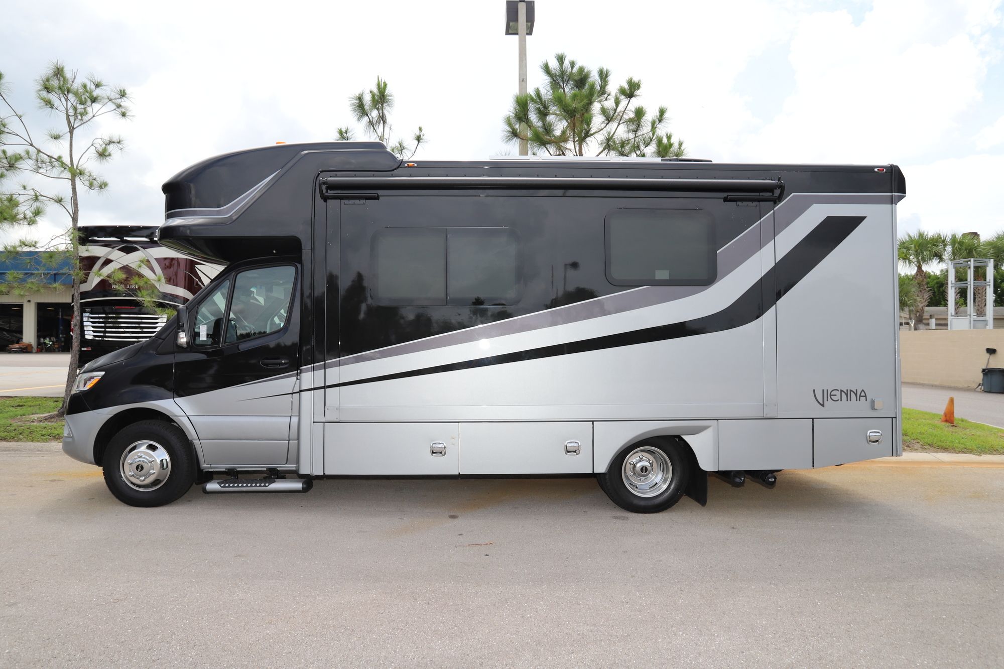 New 2022 Renegade Rv Vienna 25VRMC Class C  For Sale