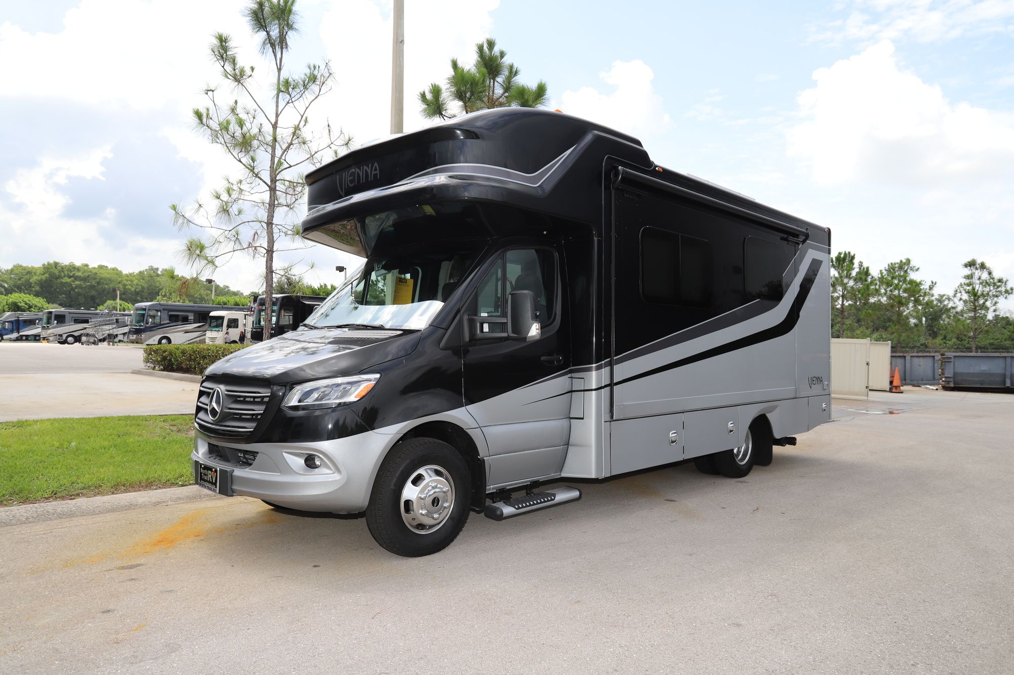 New 2022 Renegade Rv Vienna 25VRMC Class C  For Sale