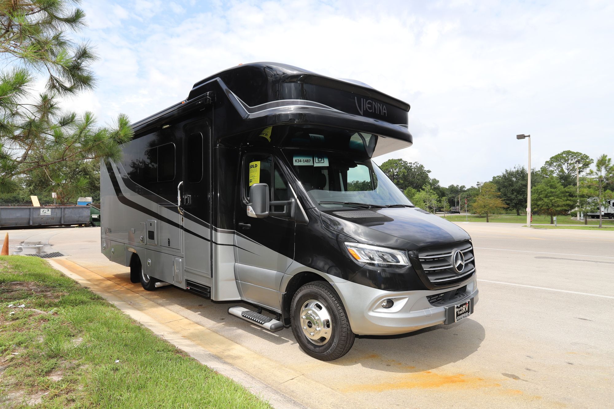 New 2022 Renegade Rv Vienna 25VRMC Class C  For Sale