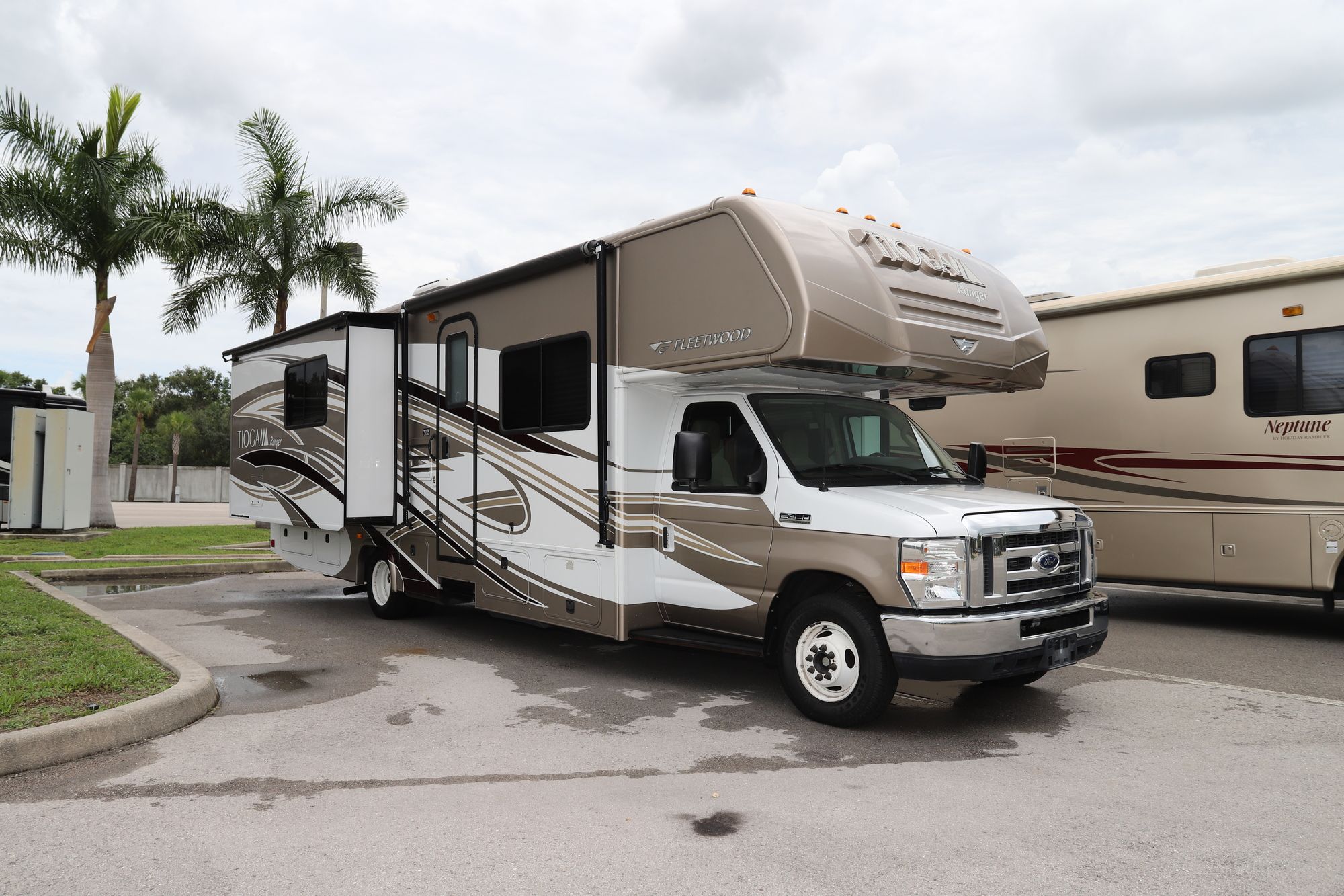 Used 2014 Fleetwood Tioga 31D Class C  For Sale