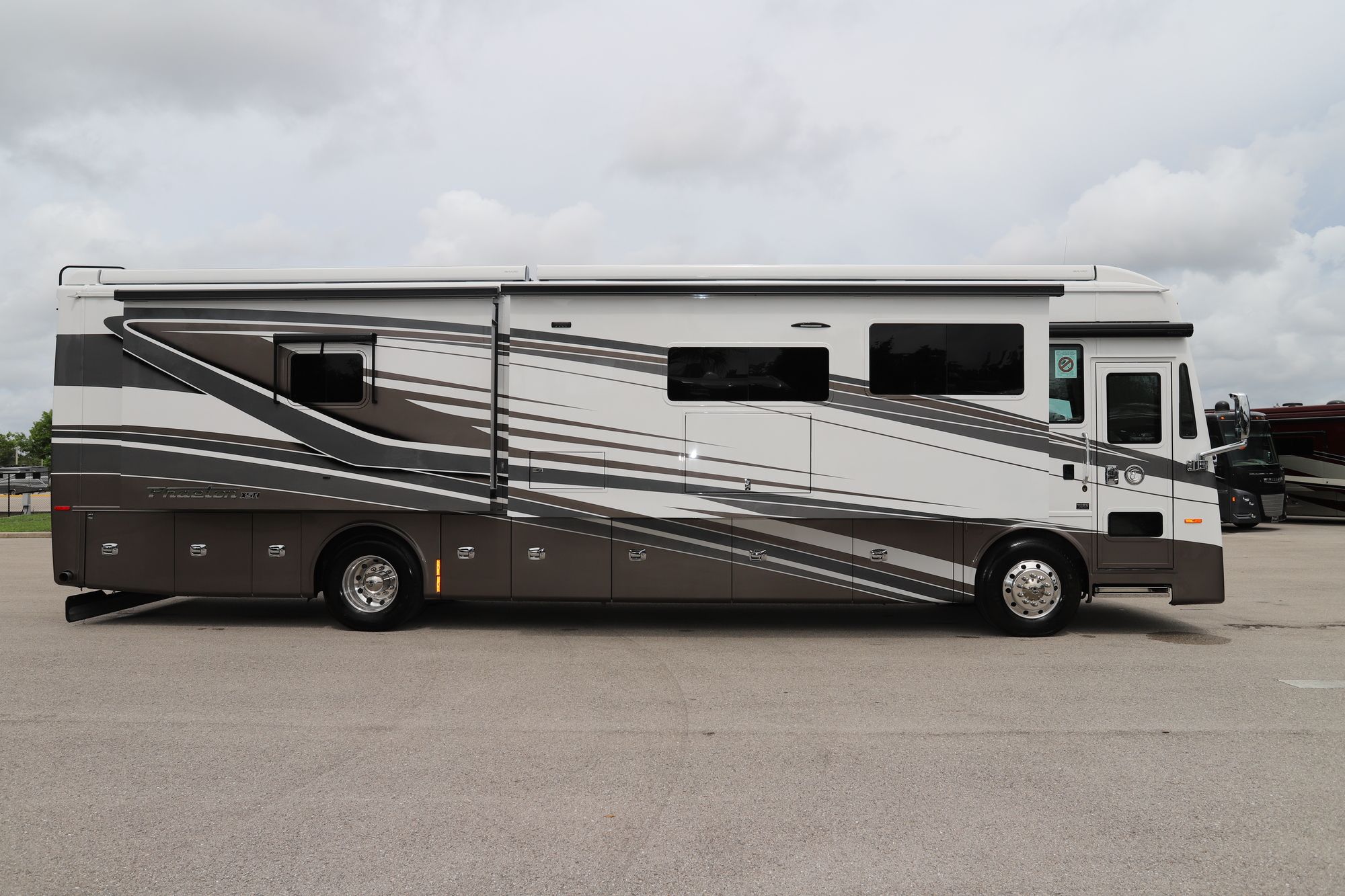 New 2022 Tiffin Motor Homes Phaeton 40IH Class A  For Sale