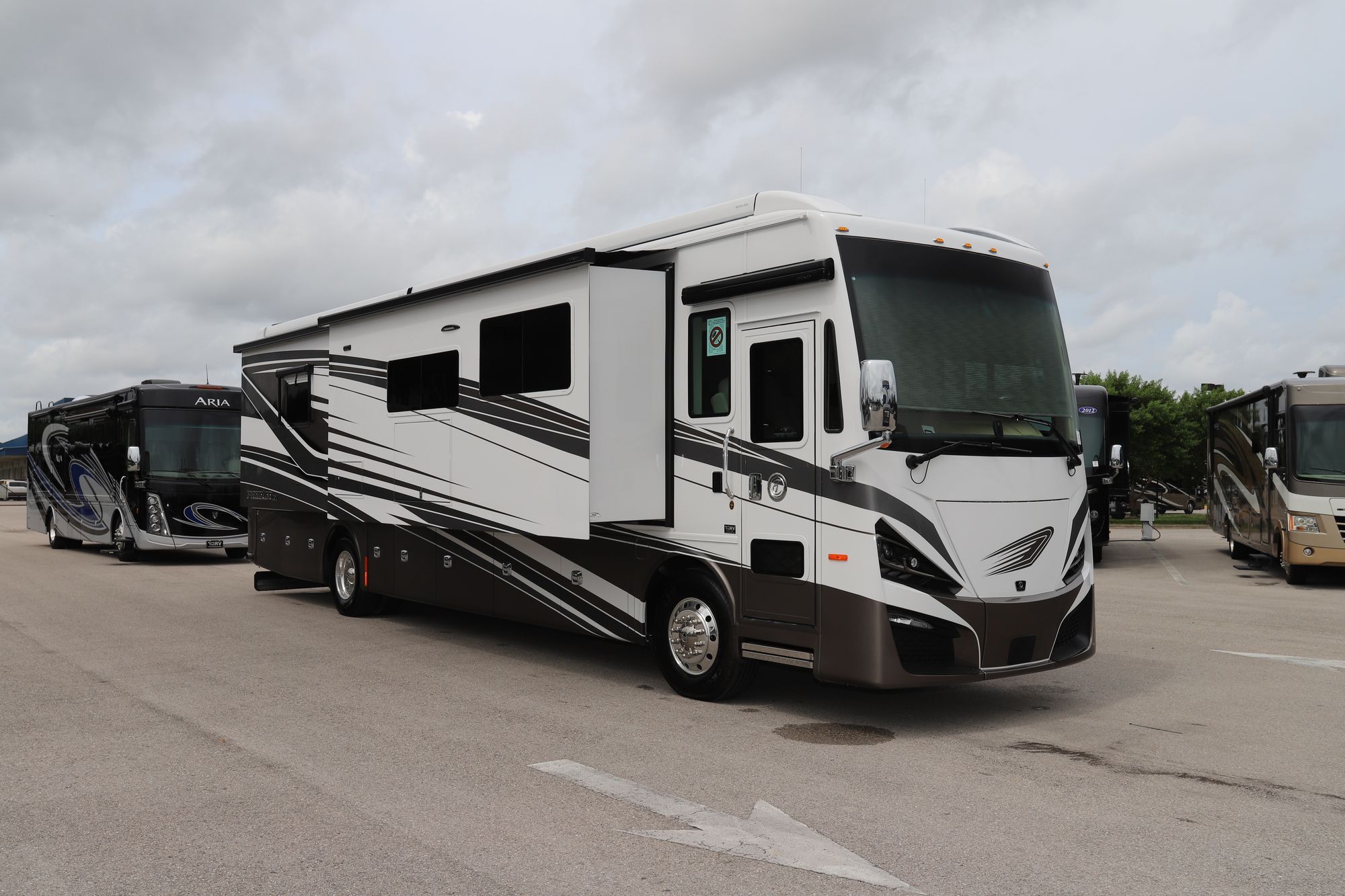 New 2022 Tiffin Motor Homes Phaeton 40IH Class A  For Sale