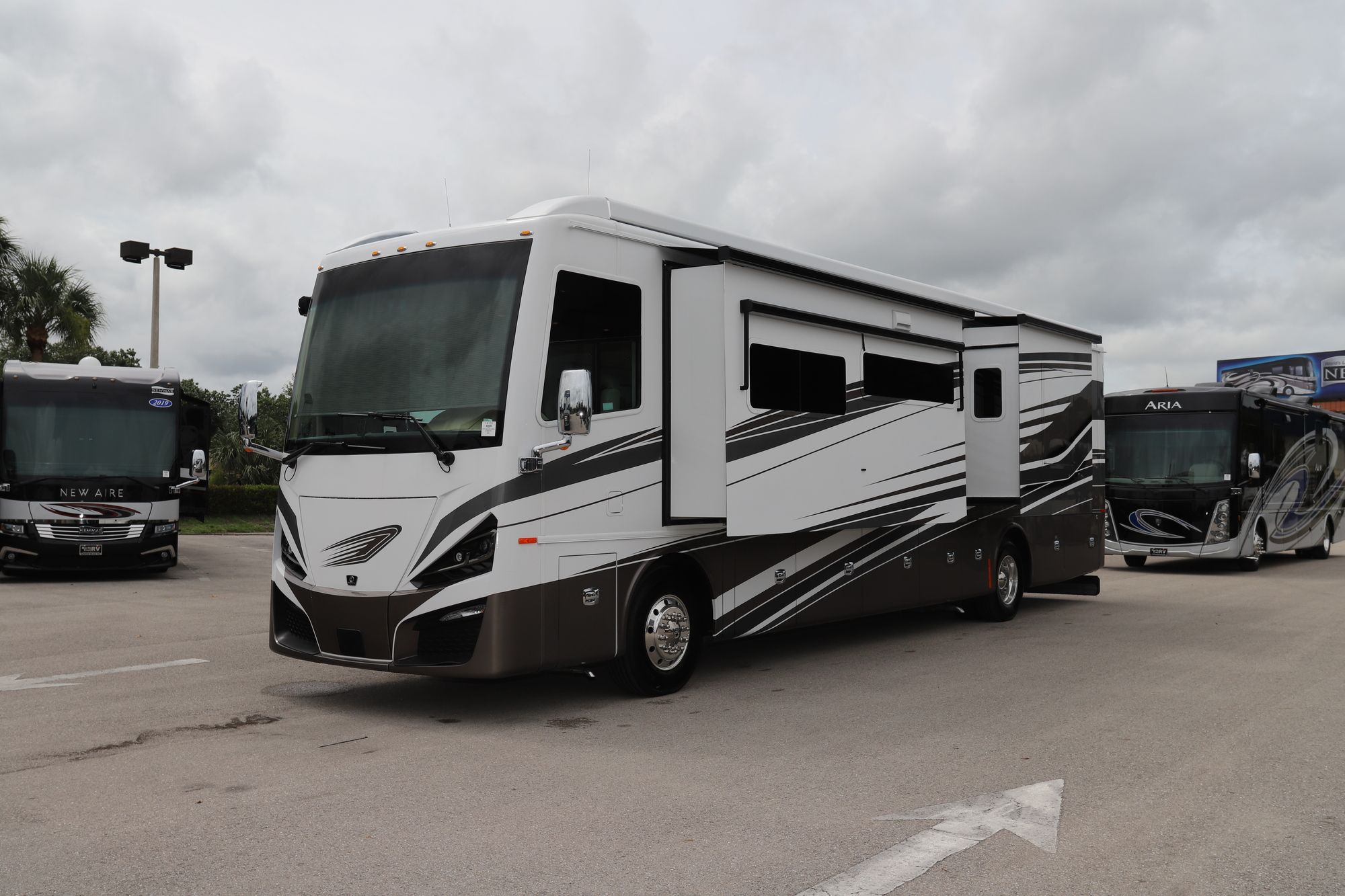 New 2022 Tiffin Motor Homes Phaeton 40IH Class A  For Sale