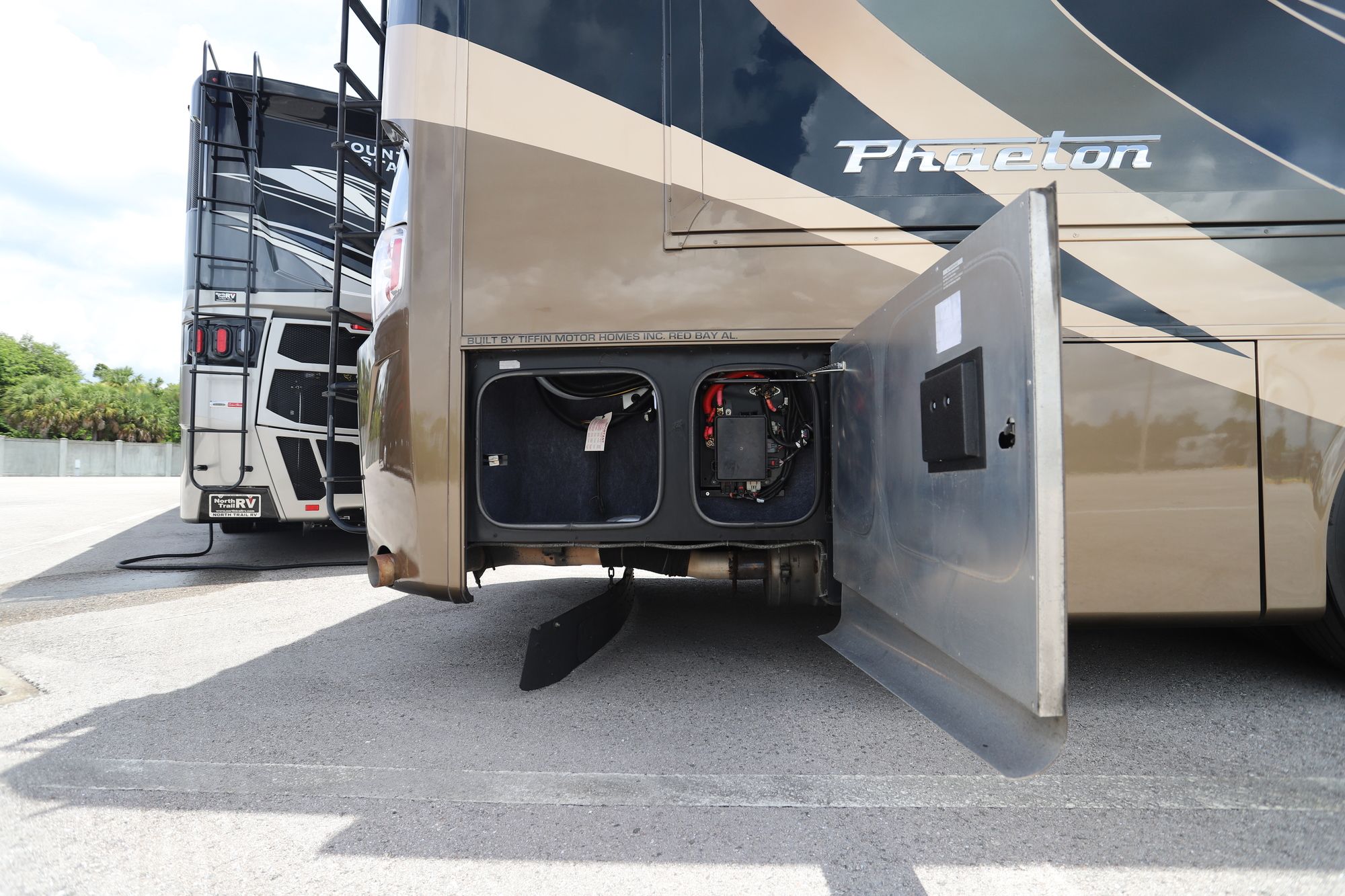 Used 2016 Tiffin Motor Homes Phaeton 40QKH Class A  For Sale