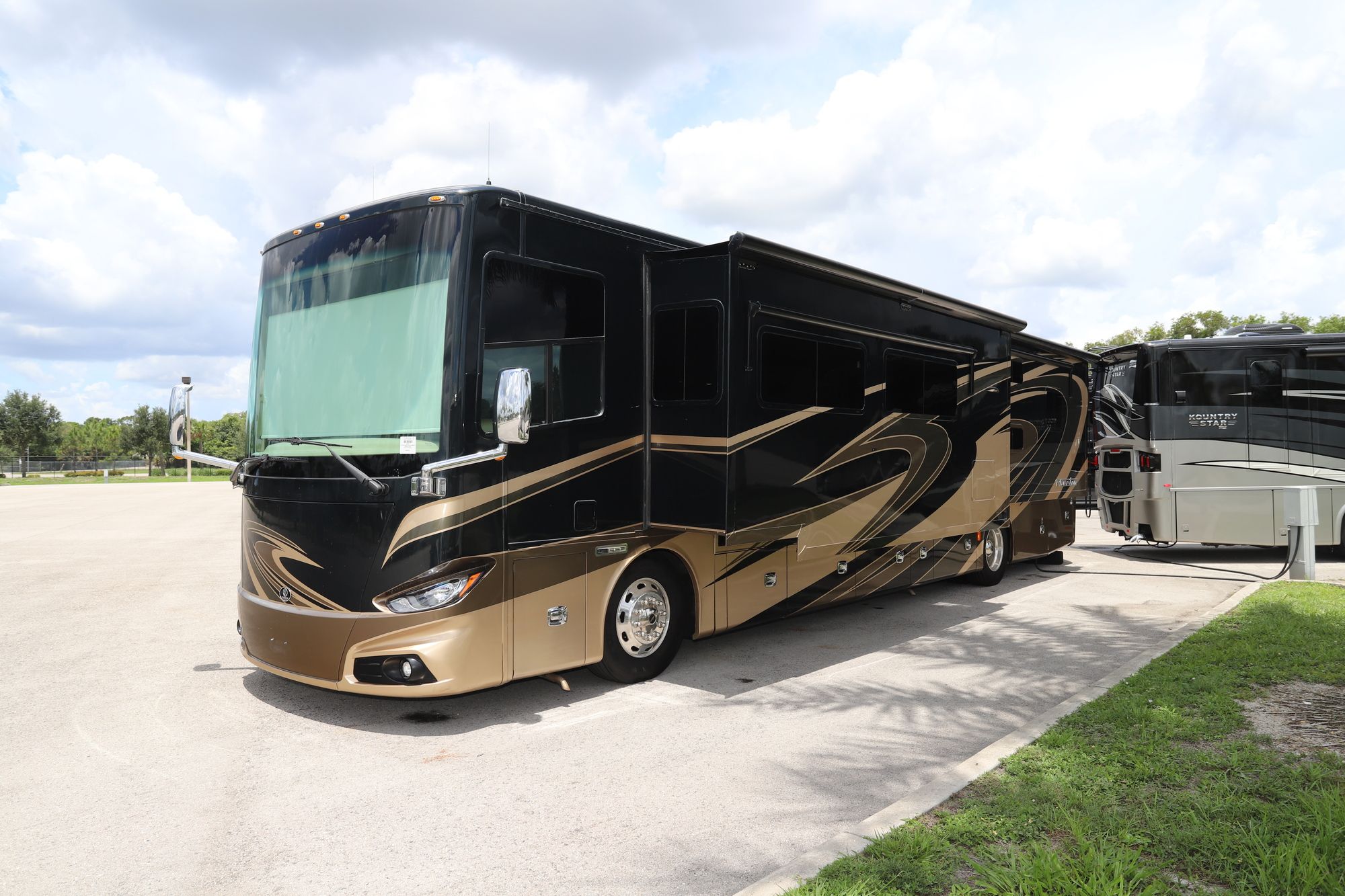 Used 2016 Tiffin Motor Homes Phaeton 40QKH Class A  For Sale