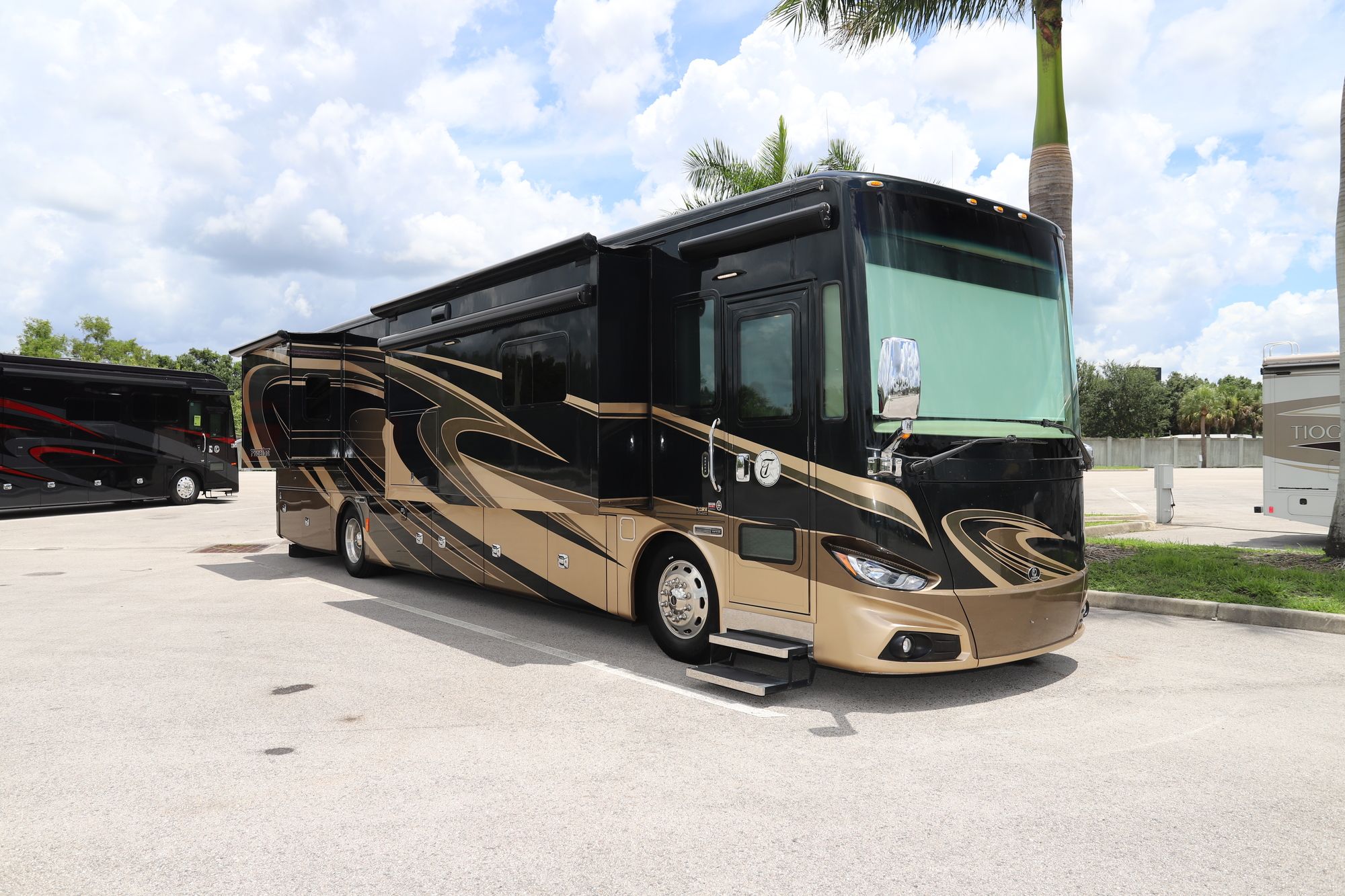 Used 2016 Tiffin Motor Homes Phaeton 40QKH Class A  For Sale