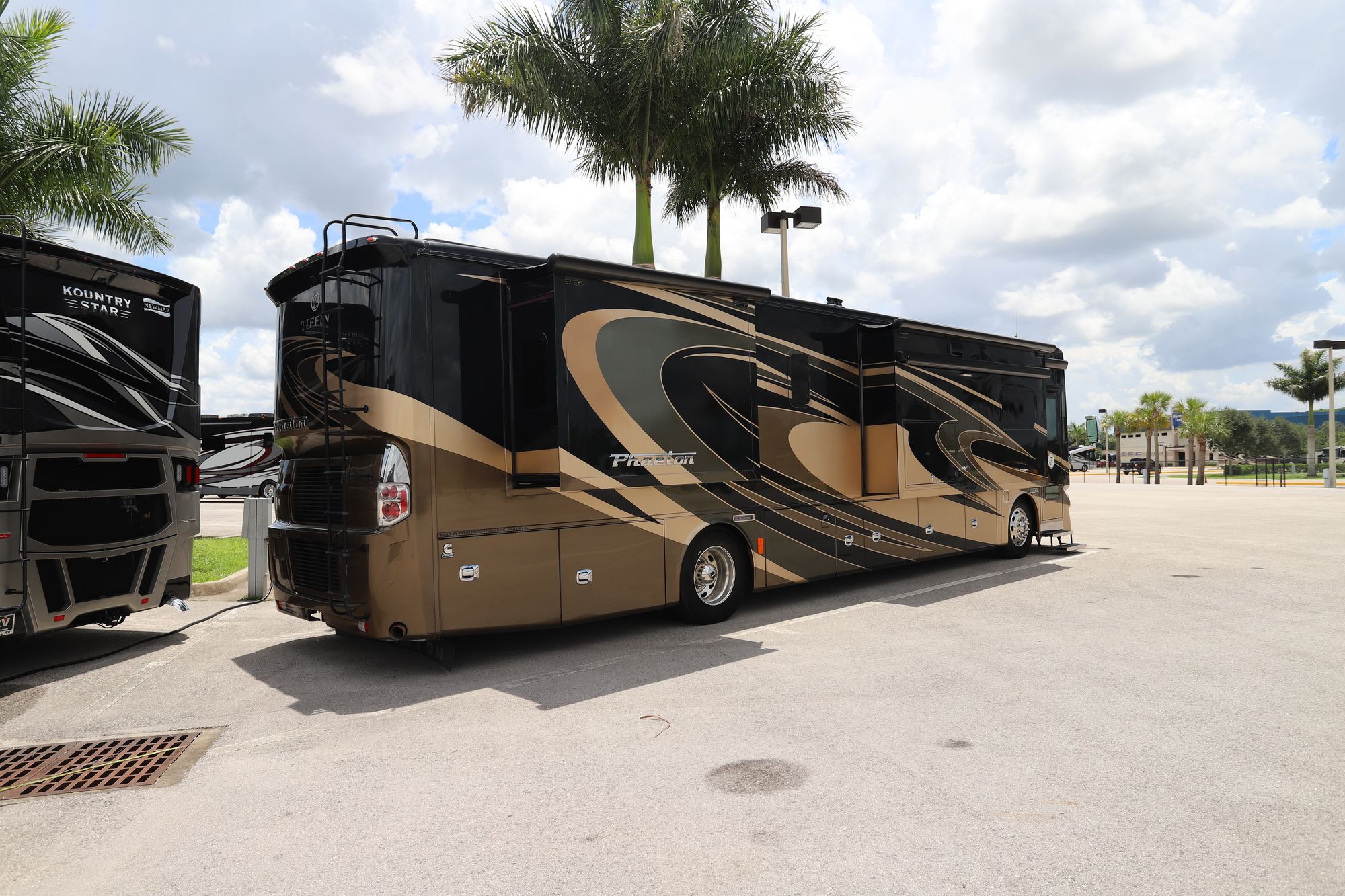 Used 2016 Tiffin Motor Homes Phaeton 40QKH Class A  For Sale