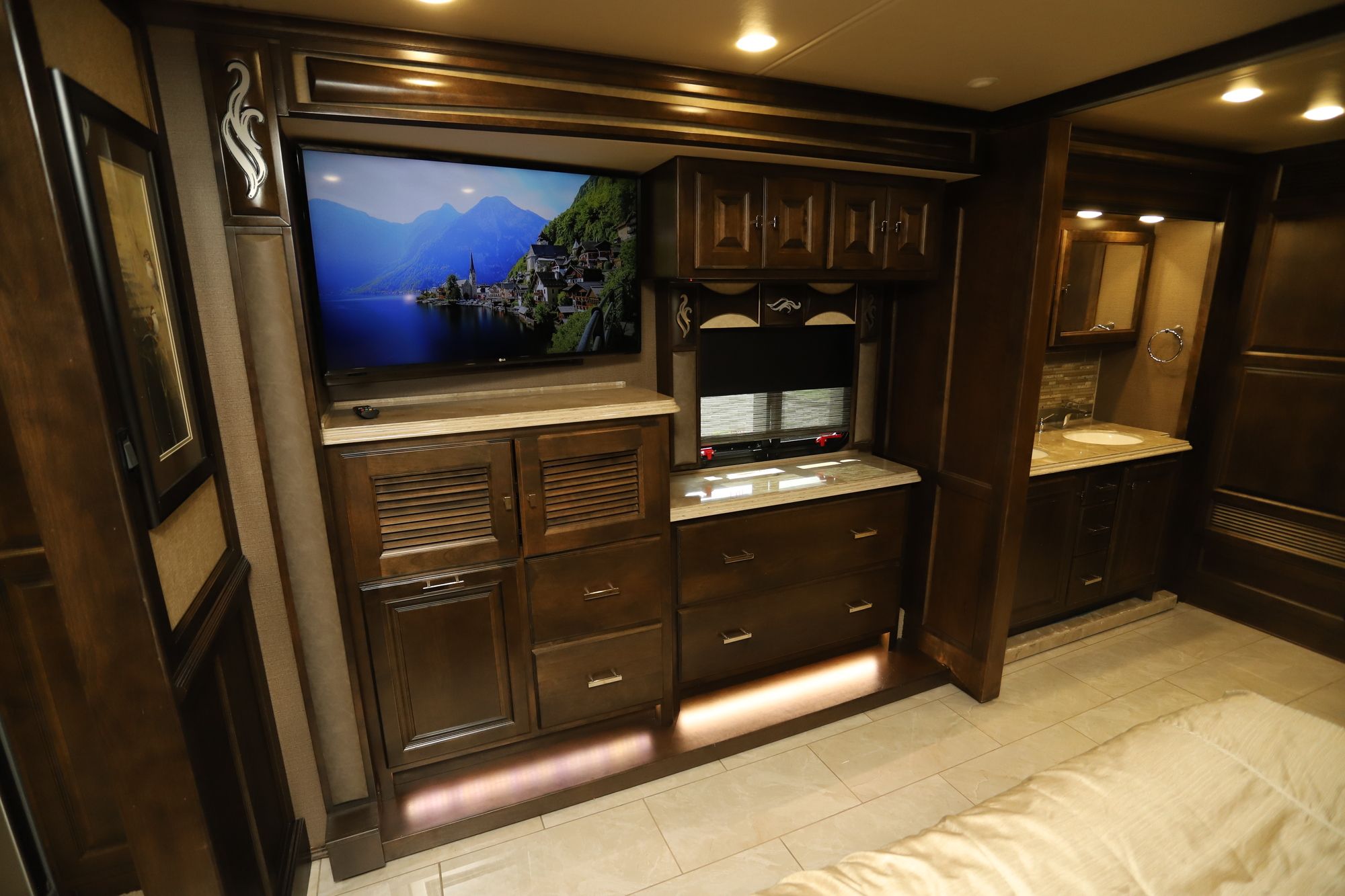 Used 2018 Tiffin Motor Homes Phaeton 40IH Class A  For Sale