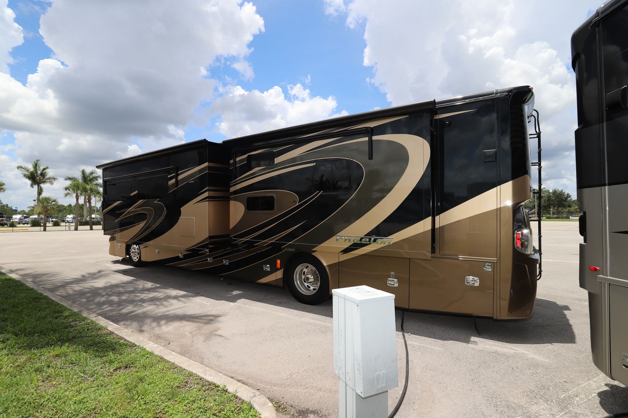 Used 2016 Tiffin Motor Homes Phaeton 40QKH Class A  For Sale