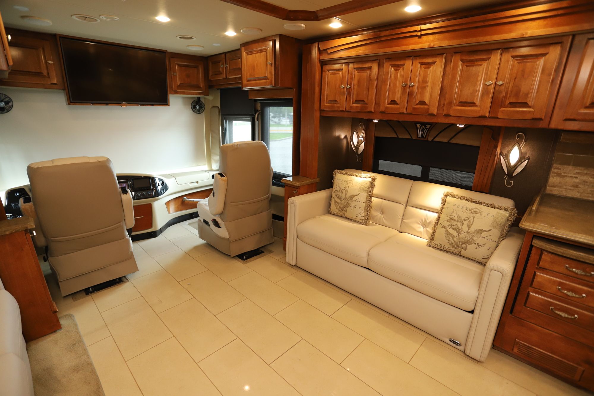 Used 2016 Tiffin Motor Homes Phaeton 40QKH Class A  For Sale