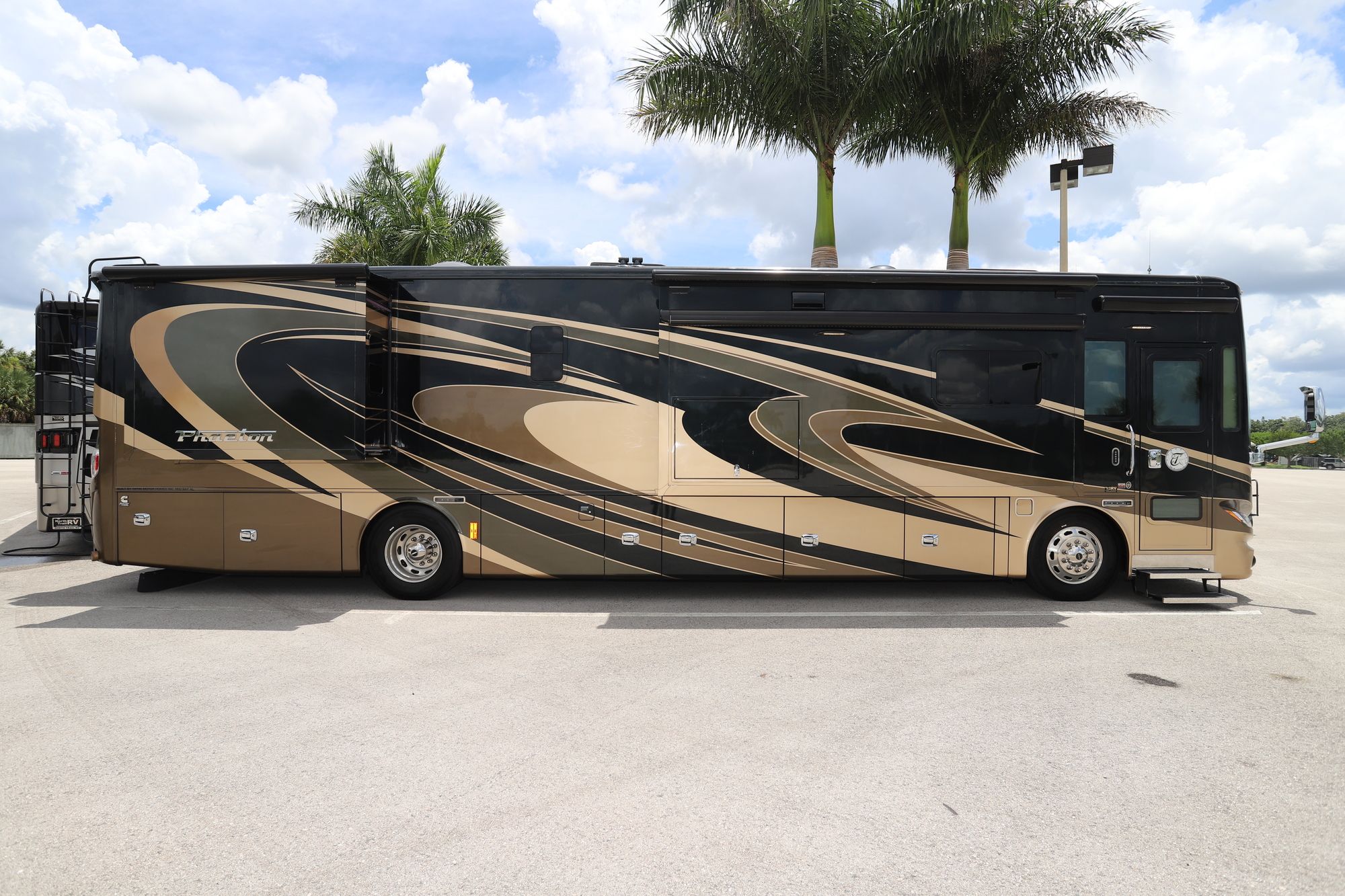 Used 2016 Tiffin Motor Homes Phaeton 40QKH Class A  For Sale