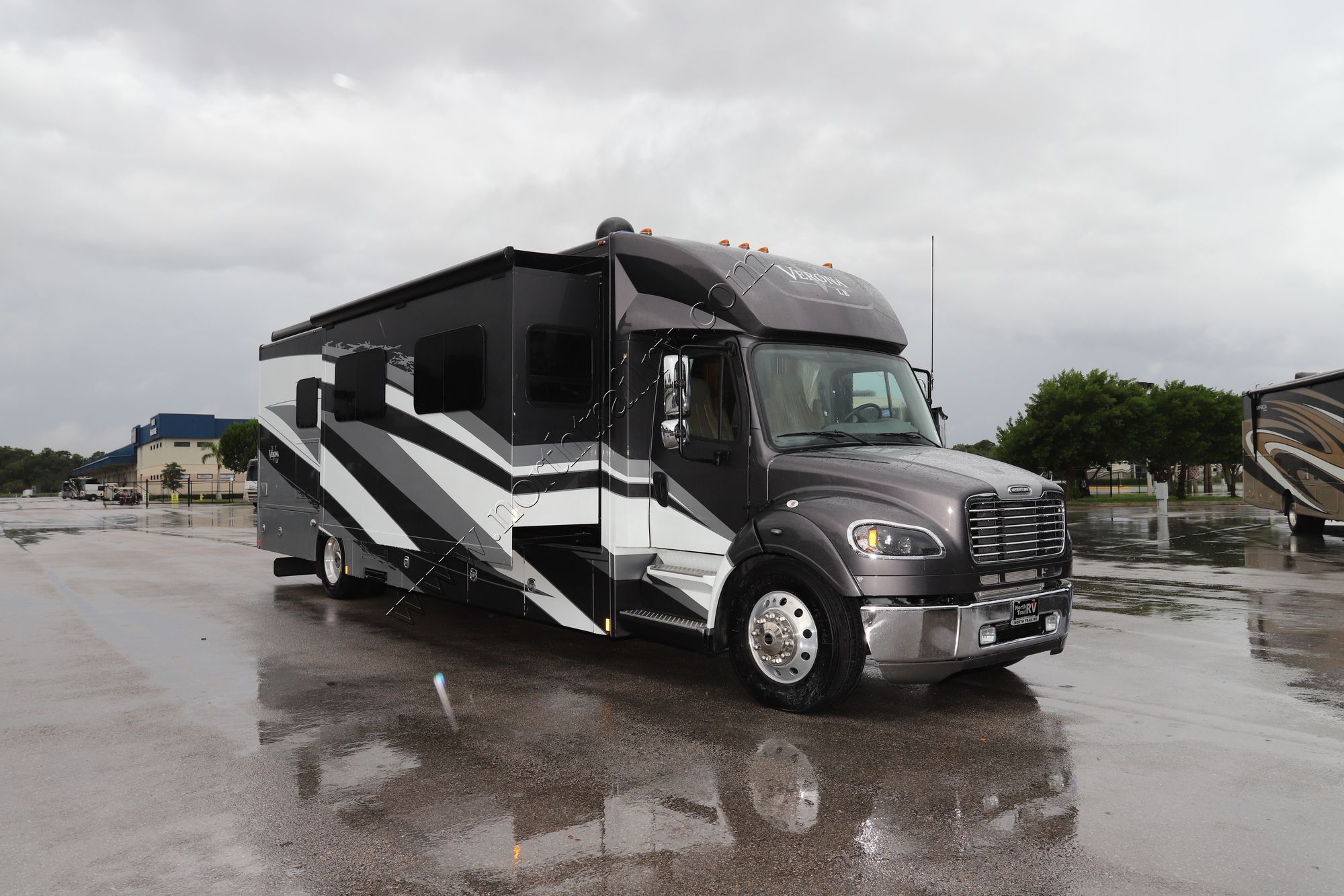 Used 2020 Renegade Rv Verona Le 40LRB Super C  For Sale