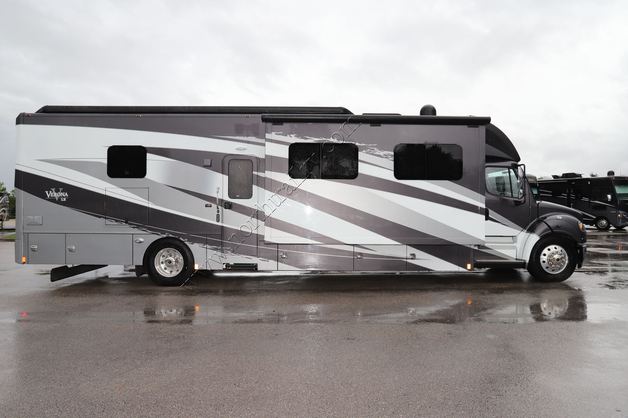 Used 2020 Renegade Rv Verona Le 40LRB Super C  For Sale