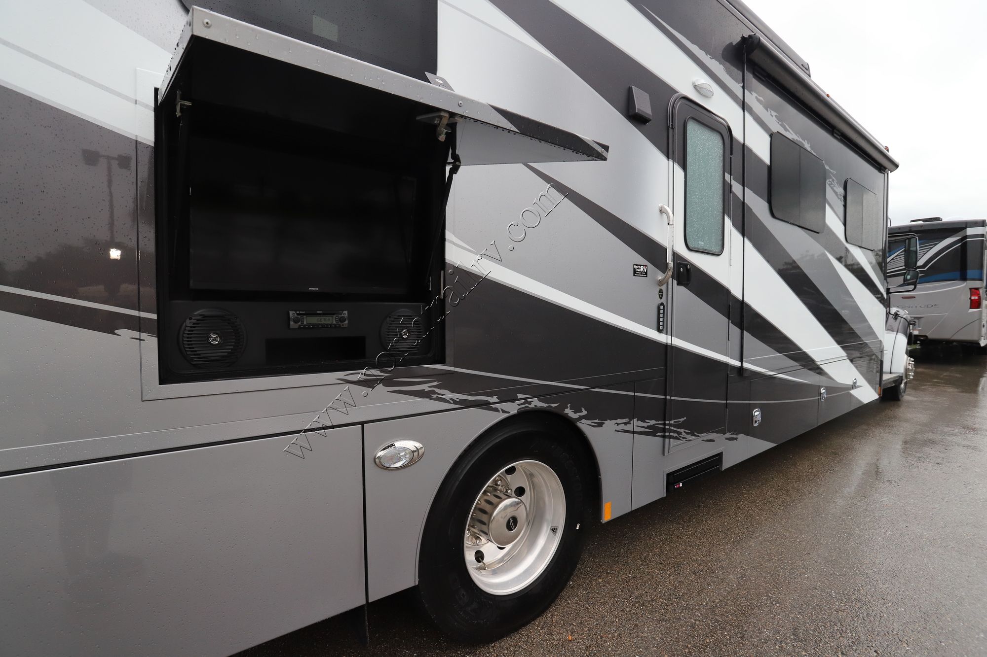 Used 2020 Renegade Rv Verona Le 40LRB Super C  For Sale