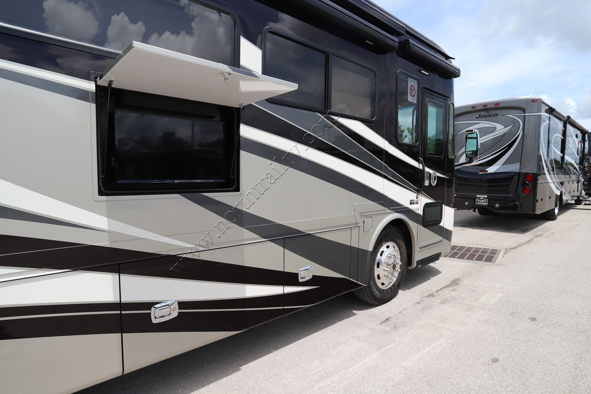 New 2021 Tiffin Motor Homes Allegro Red 33AA Class A  For Sale