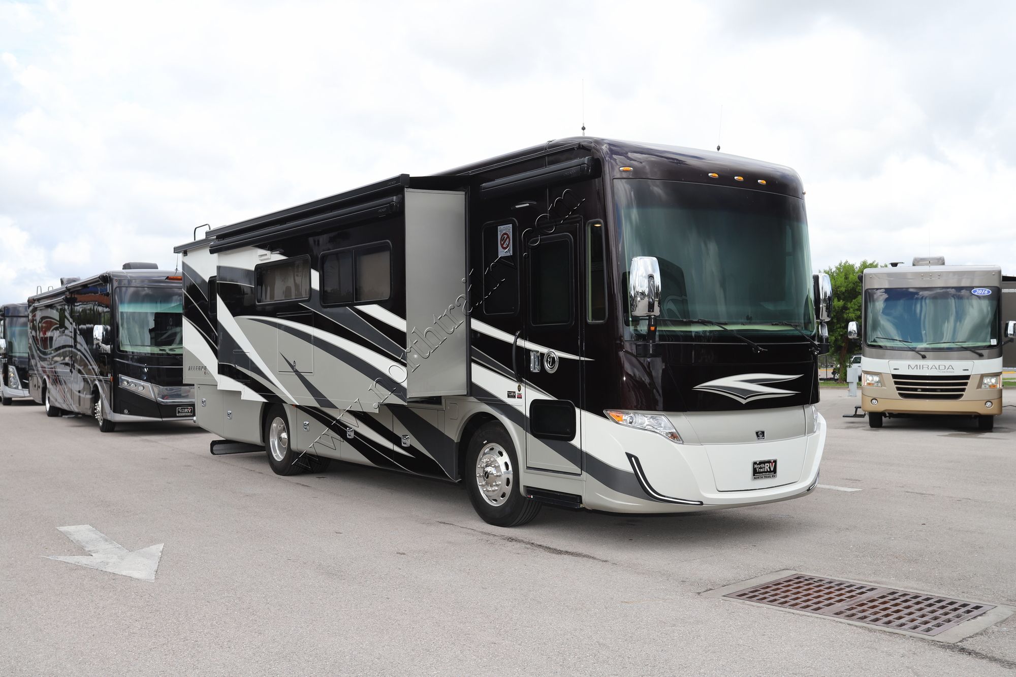 New 2021 Tiffin Motor Homes Allegro Red 33AA Class A  For Sale