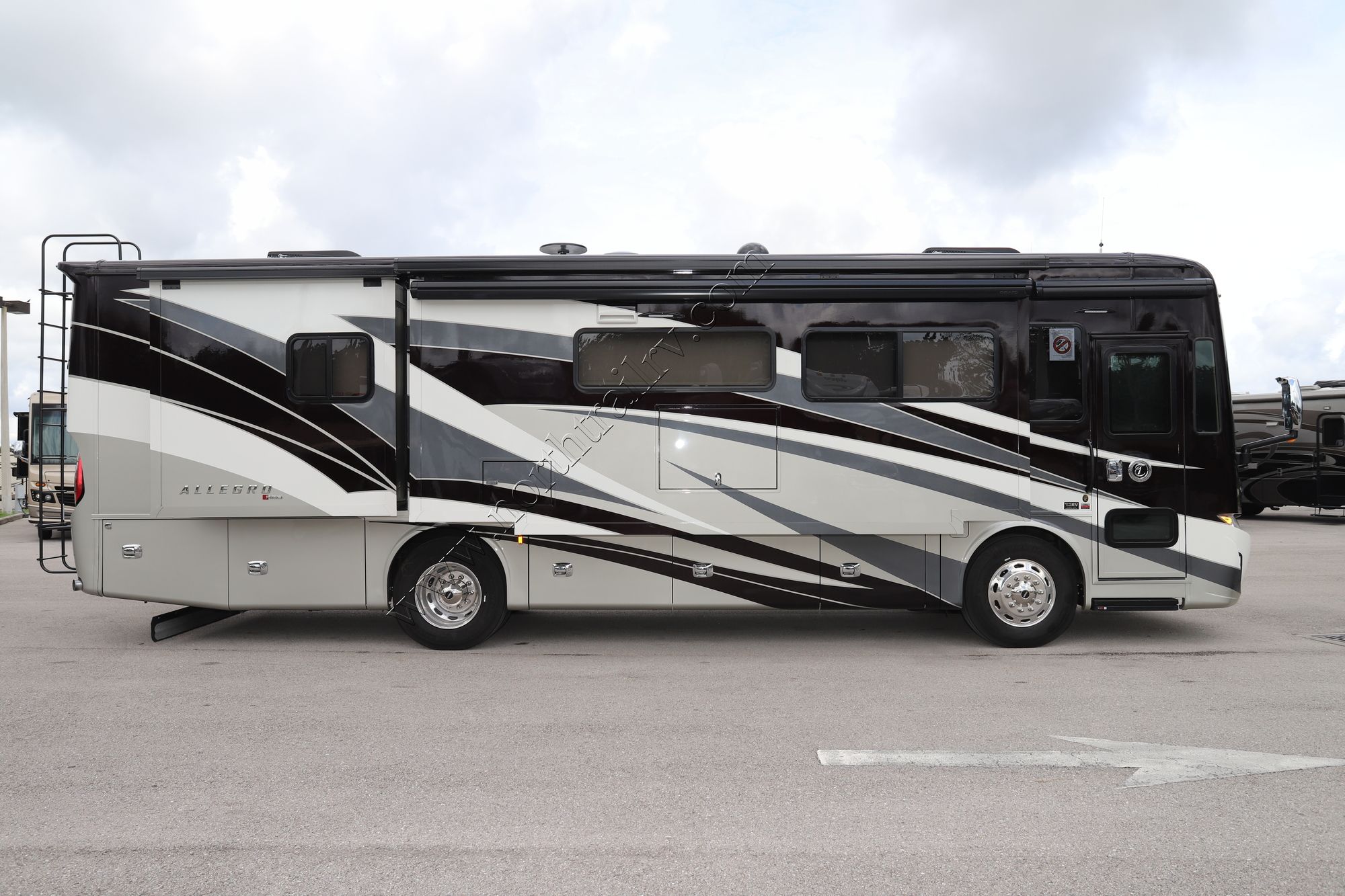 New 2021 Tiffin Motor Homes Allegro Red 33AA Class A  For Sale