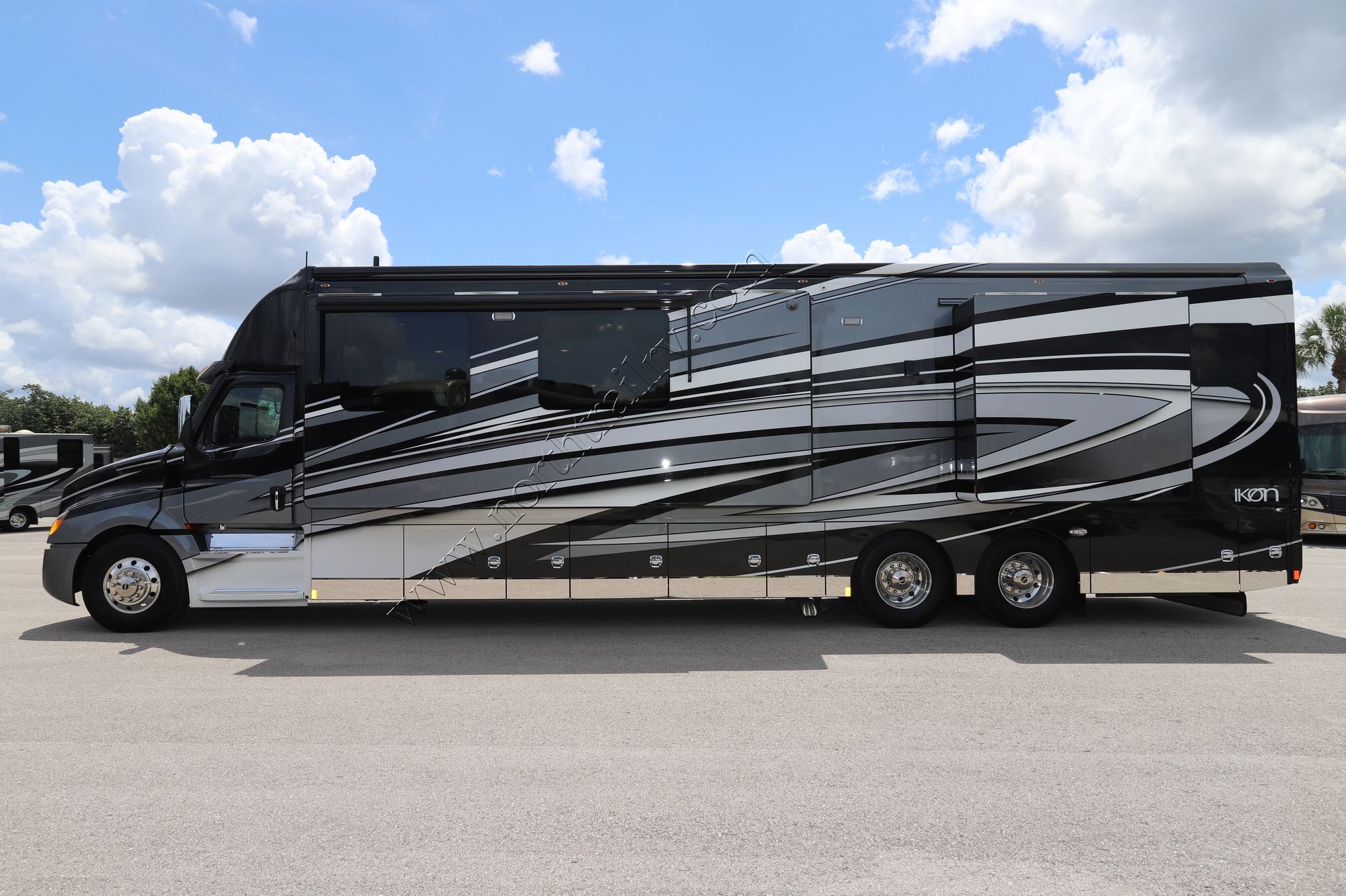 Used 2021 Renegade Rv Ikon 4534RX Super C  For Sale