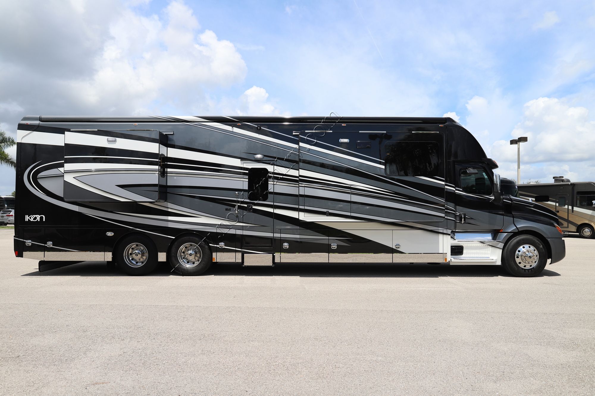 Used 2021 Renegade Rv Ikon 4534RX Super C  For Sale