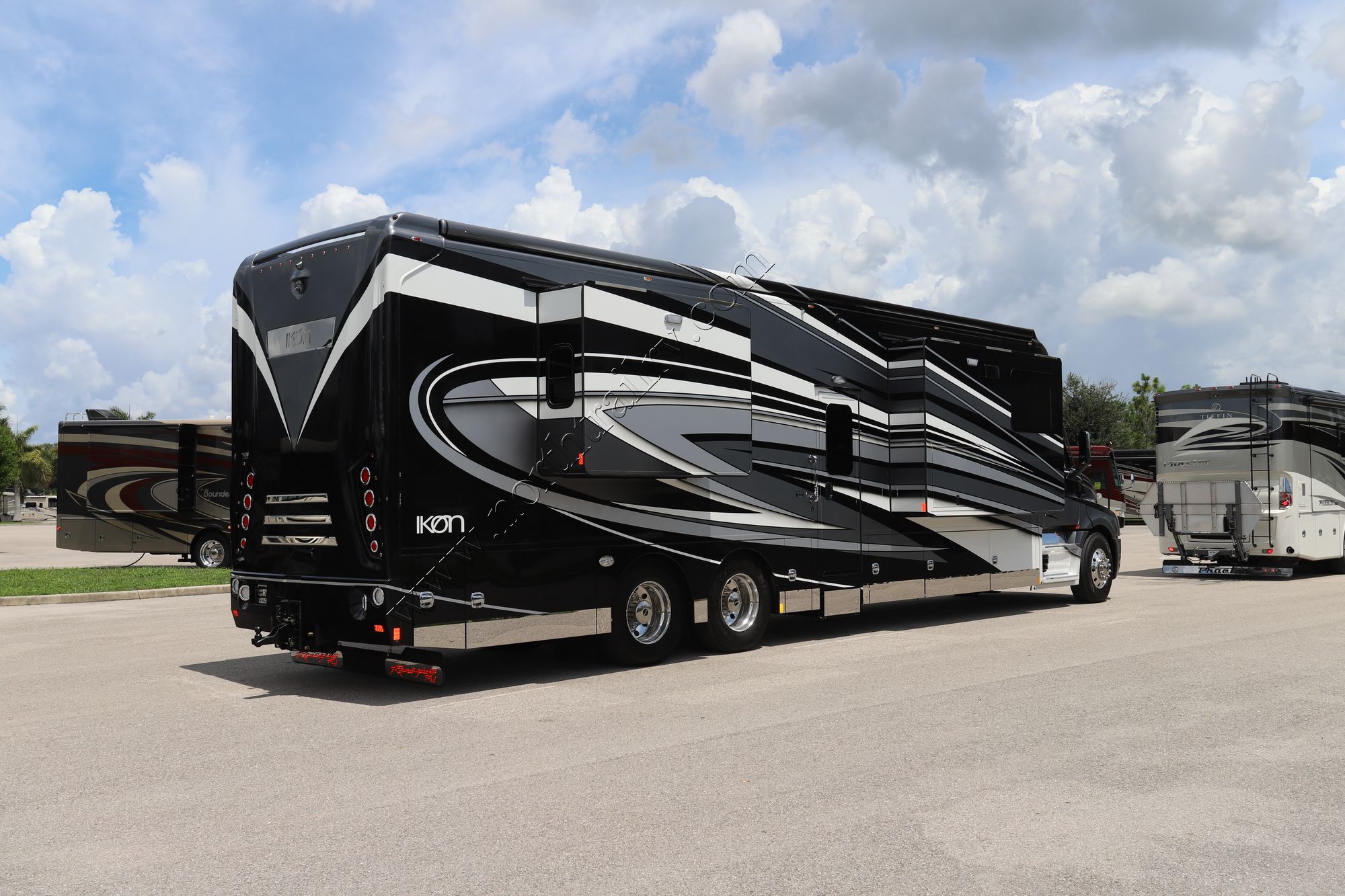 Used 2021 Renegade Rv Ikon 4534RX Super C  For Sale