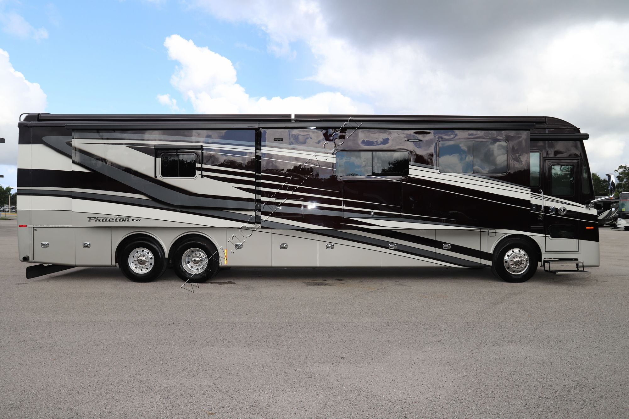 New 2021 Tiffin Motor Homes Phaeton 44OH Class A  For Sale