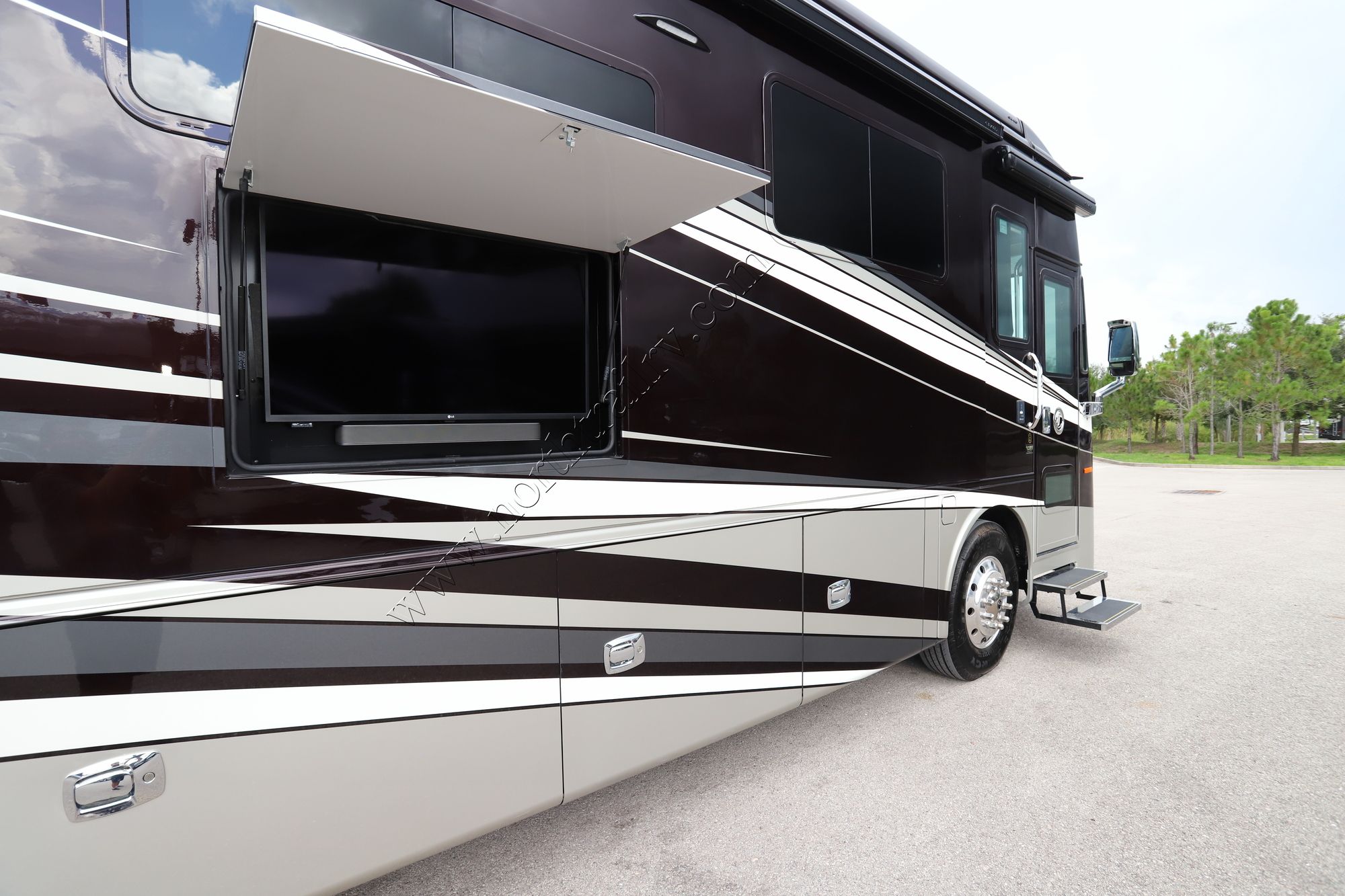 New 2021 Tiffin Motor Homes Phaeton 44OH Class A  For Sale