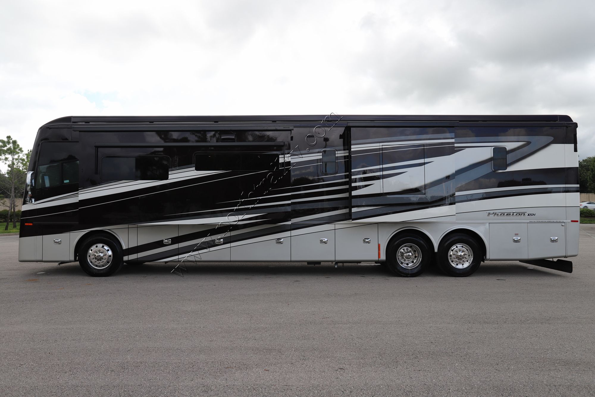 New 2021 Tiffin Motor Homes Phaeton 44OH Class A  For Sale