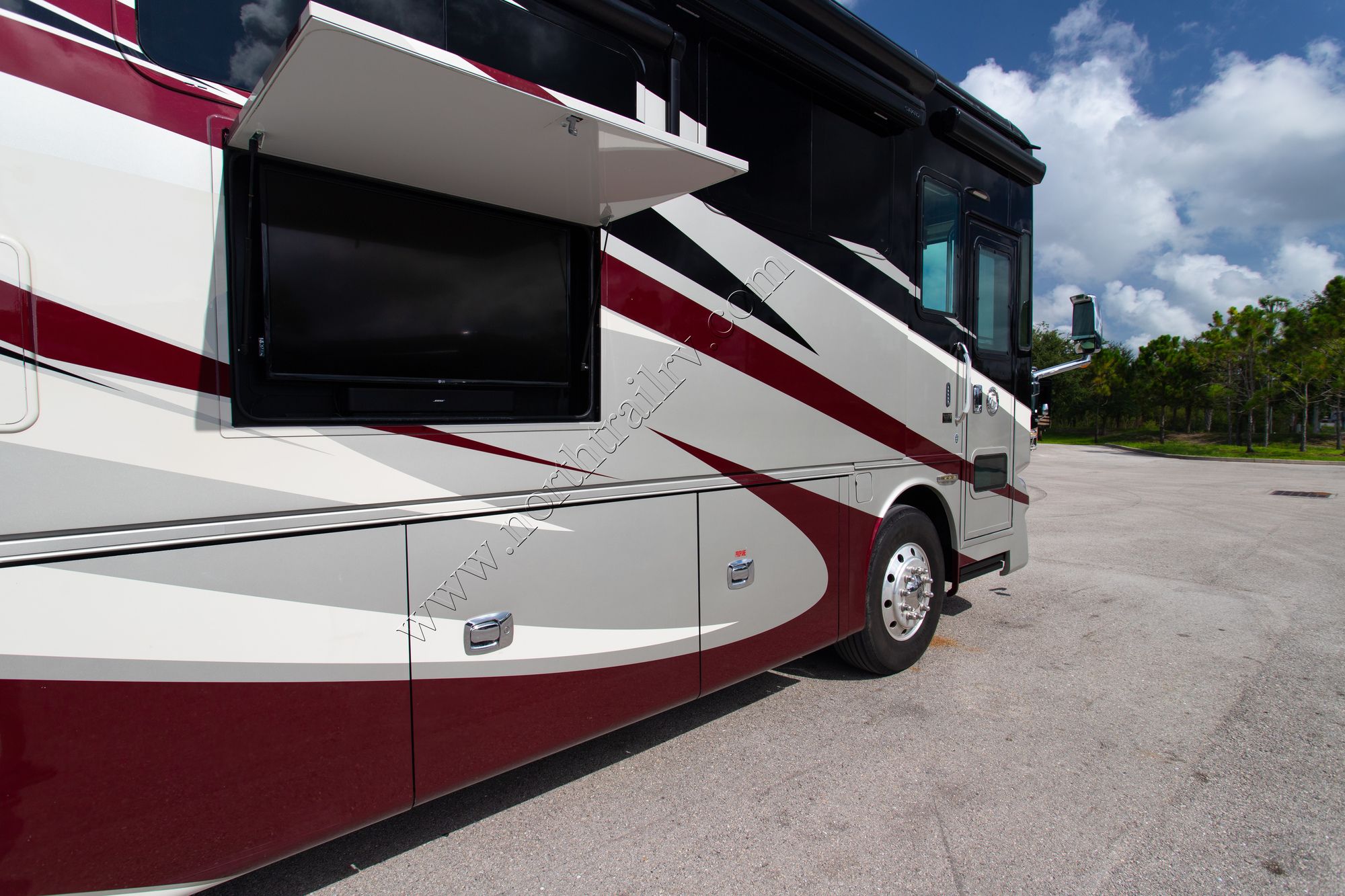 Used 2017 Tiffin Motor Homes Phaeton 40IH Class A  For Sale