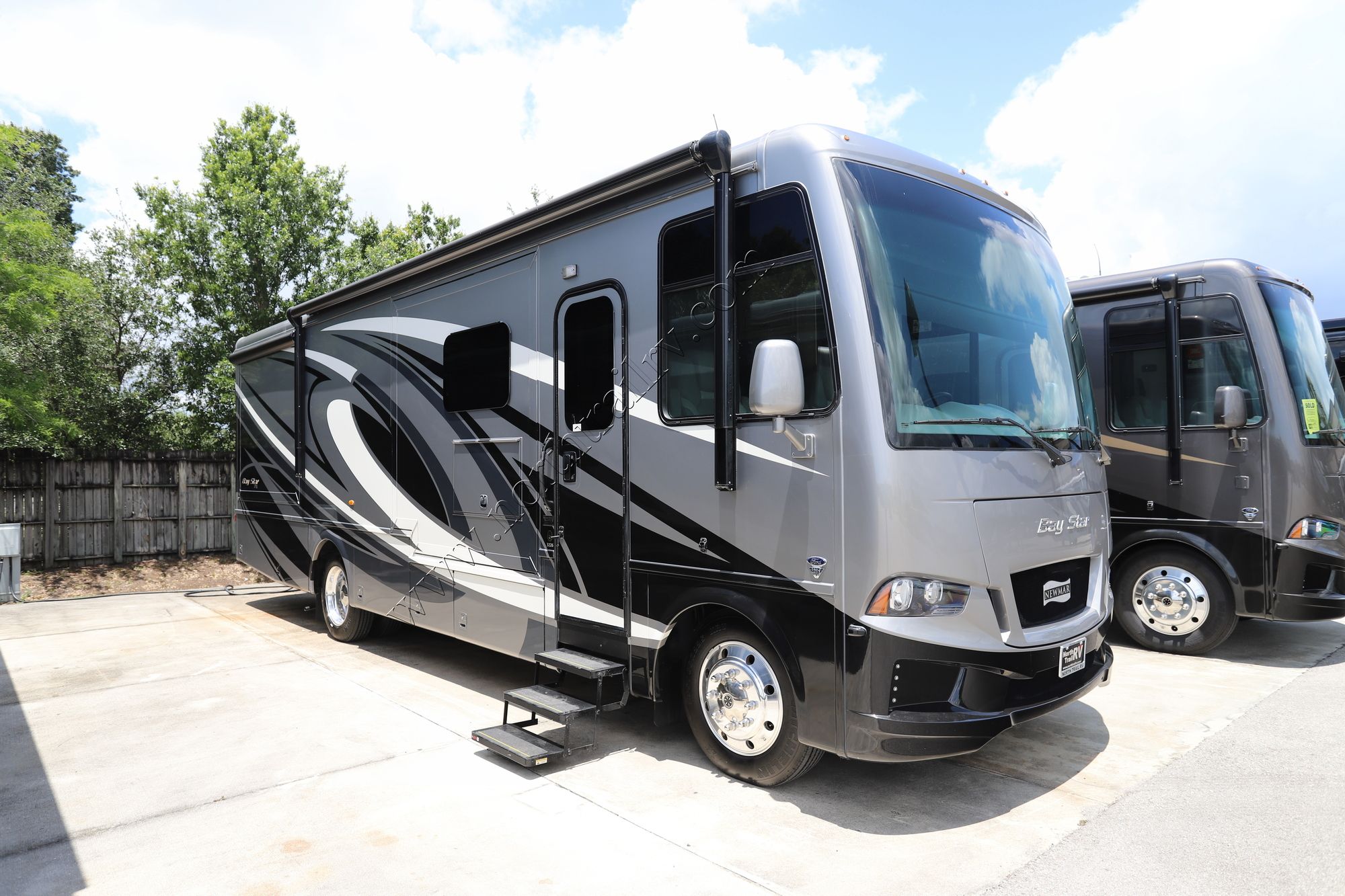 Used 2021 Newmar Bay Star 3226 Class A  For Sale