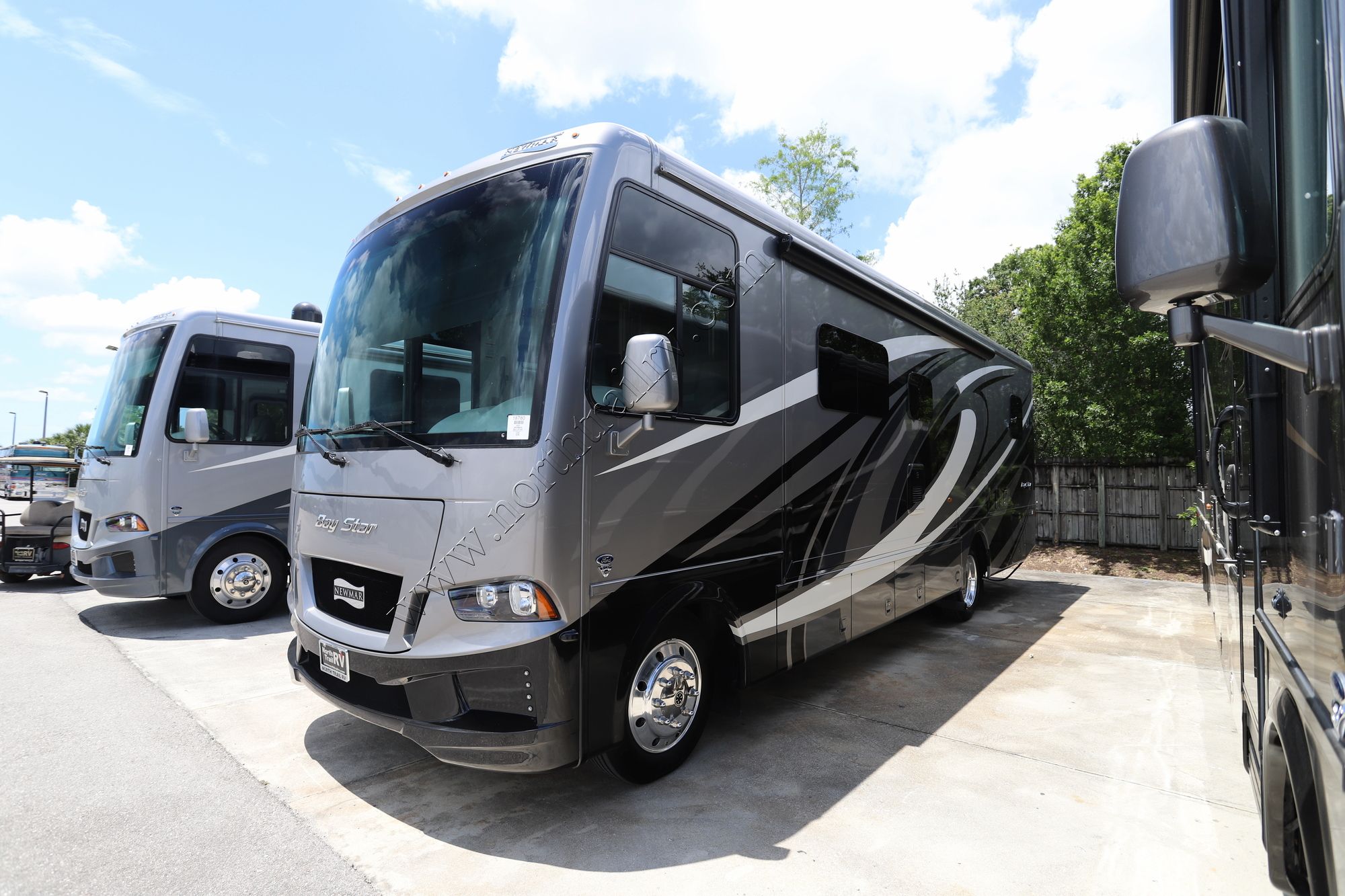 Used 2021 Newmar Bay Star 3226 Class A  For Sale