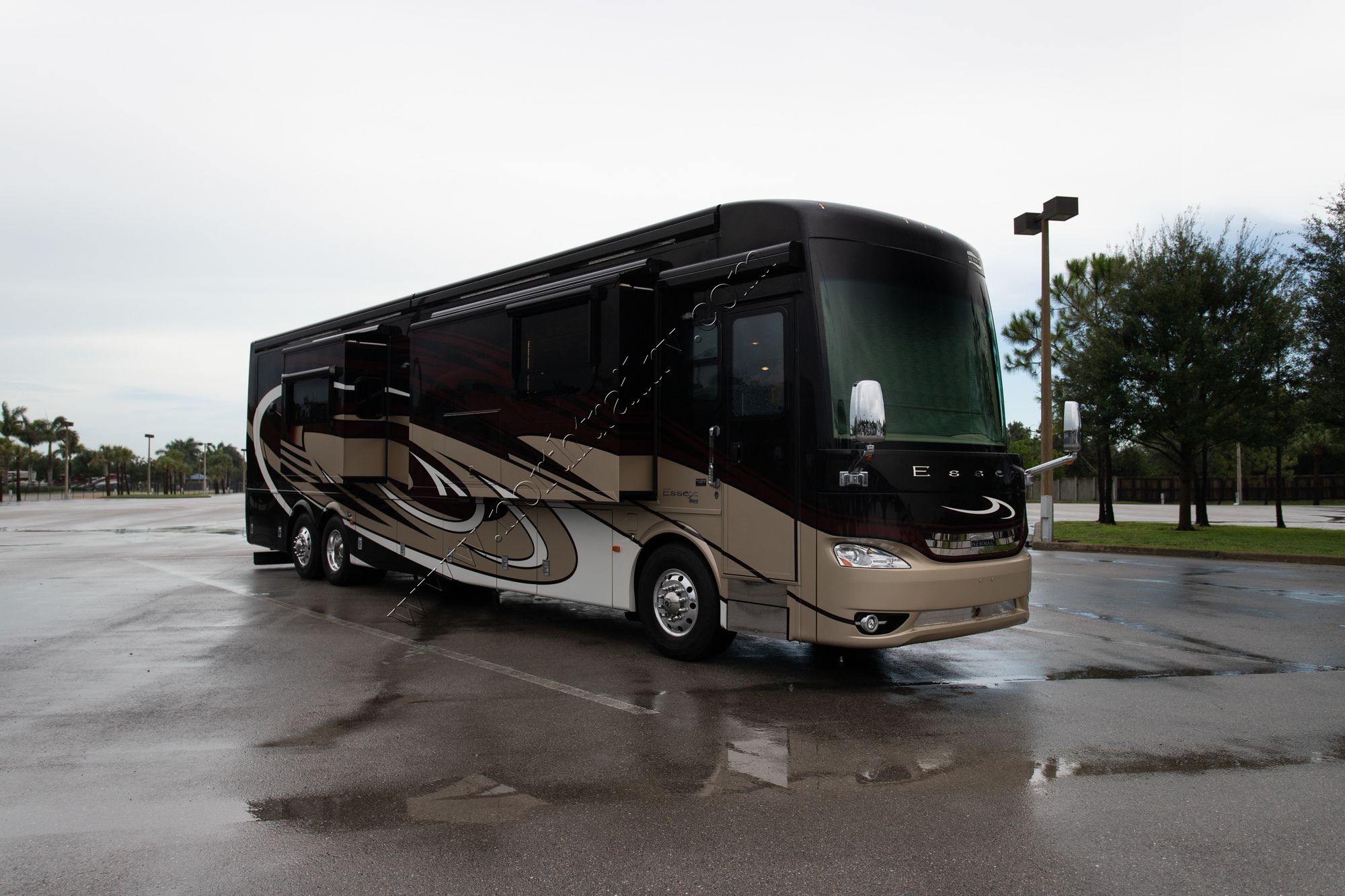 Used 2016 Newmar Essex 4553 Class A  For Sale