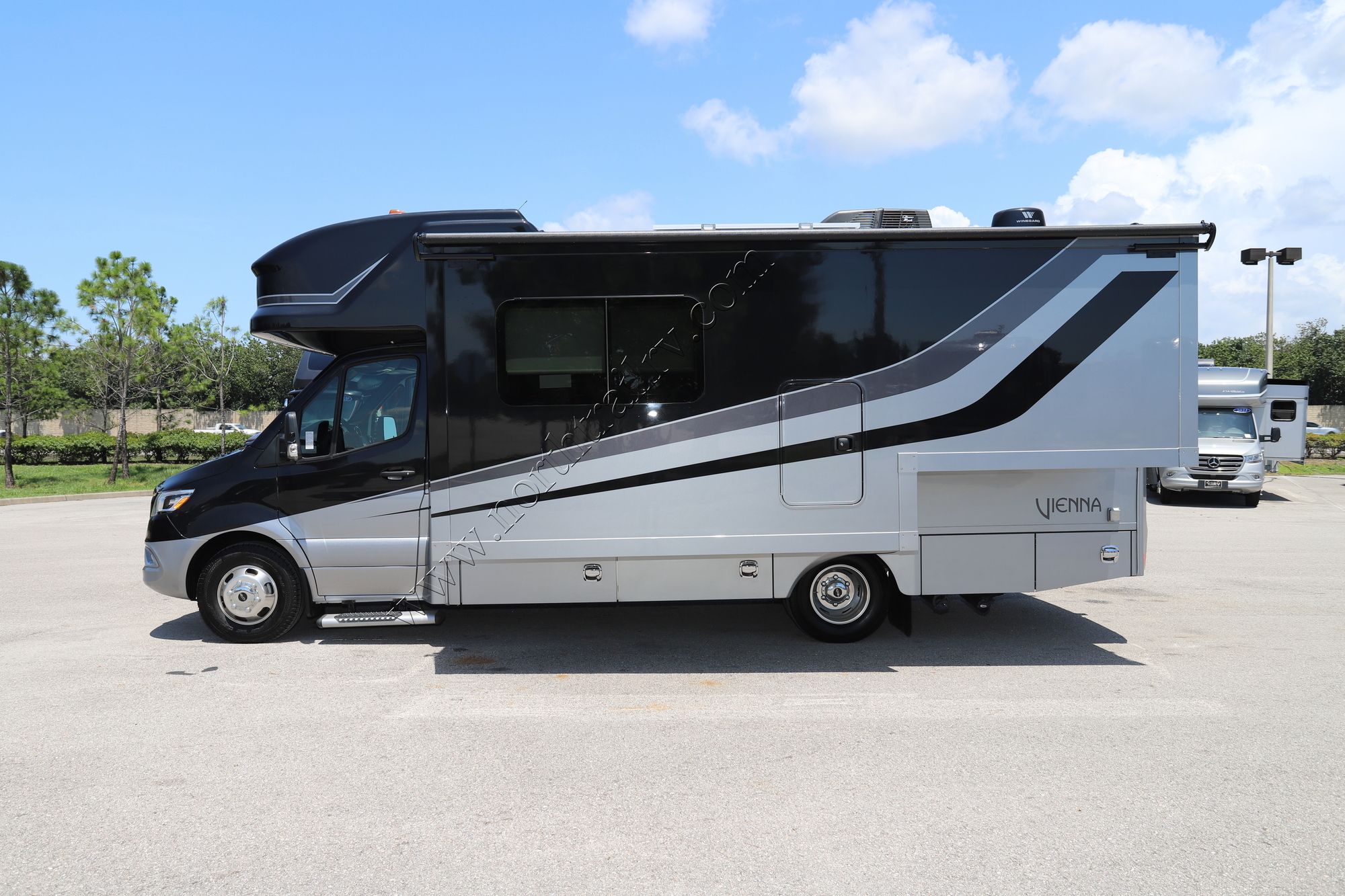 New 2022 Renegade Rv Vienna 25VFWC Class C  For Sale