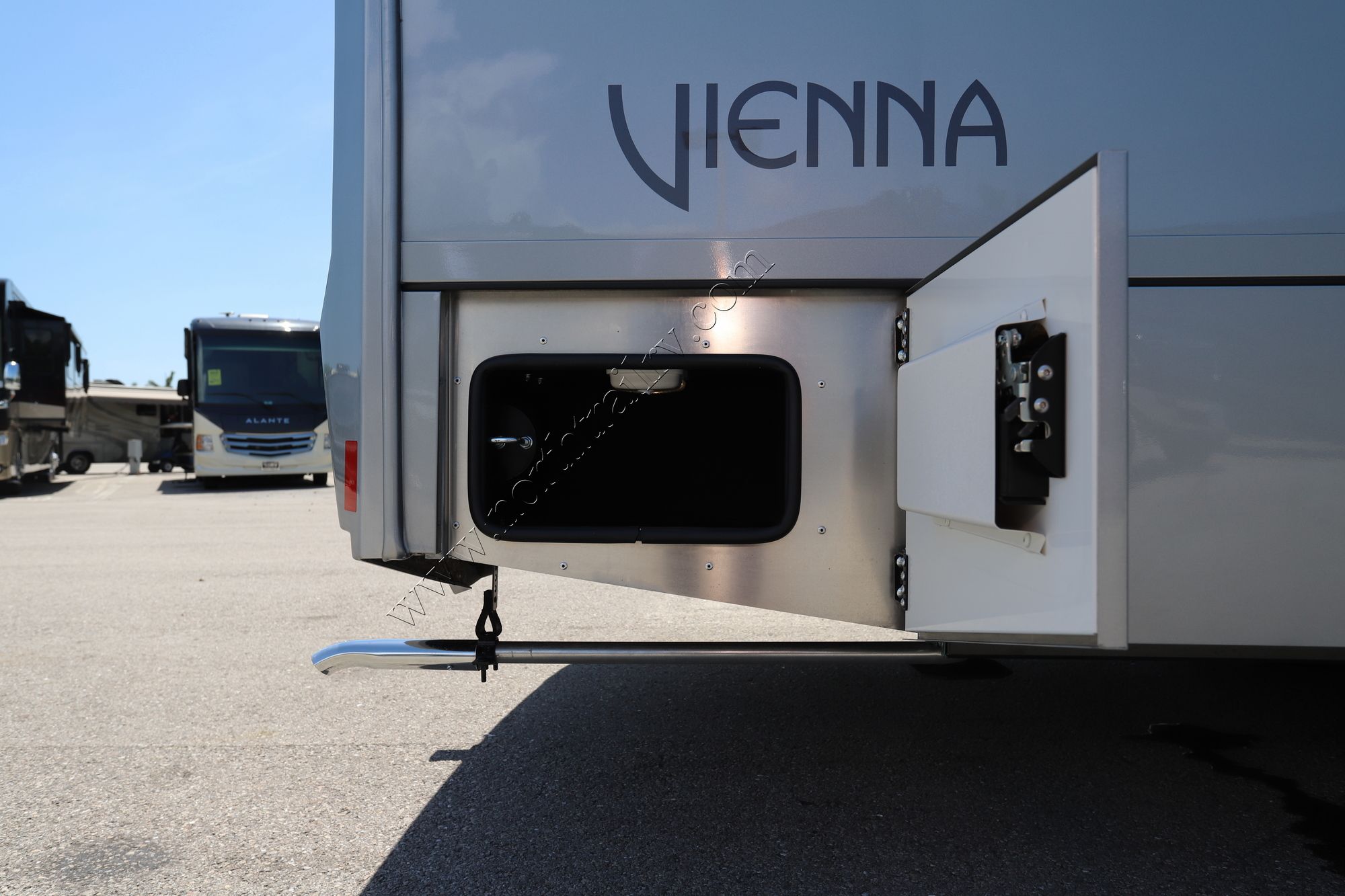 New 2022 Renegade Rv Vienna 25VFWC Class C  For Sale