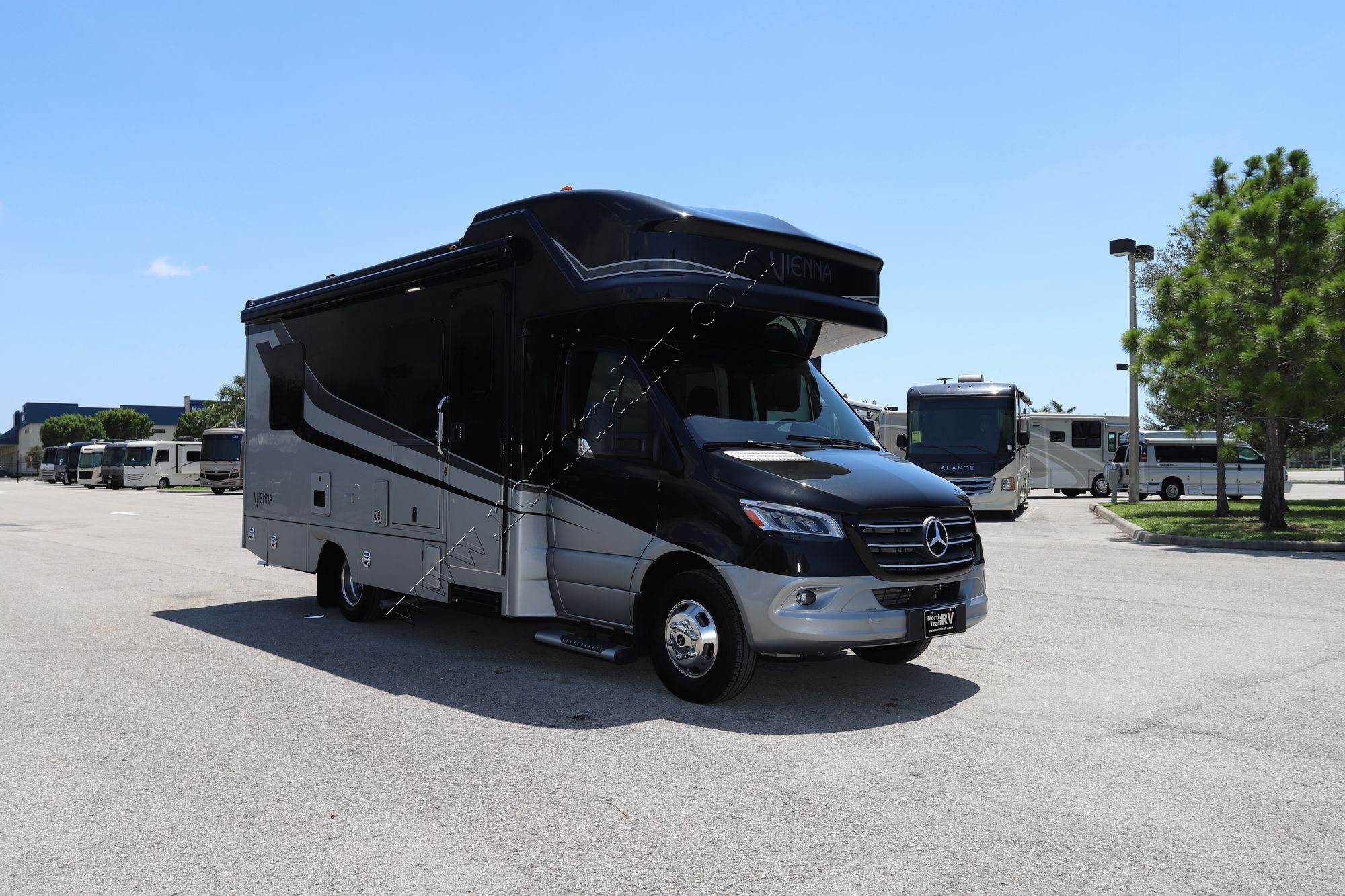 New 2022 Renegade Rv Vienna 25VFWC Class C  For Sale