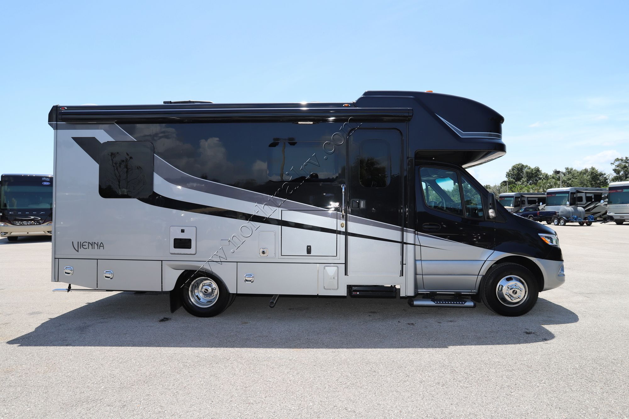 New 2022 Renegade Rv Vienna 25VFWC Class C  For Sale